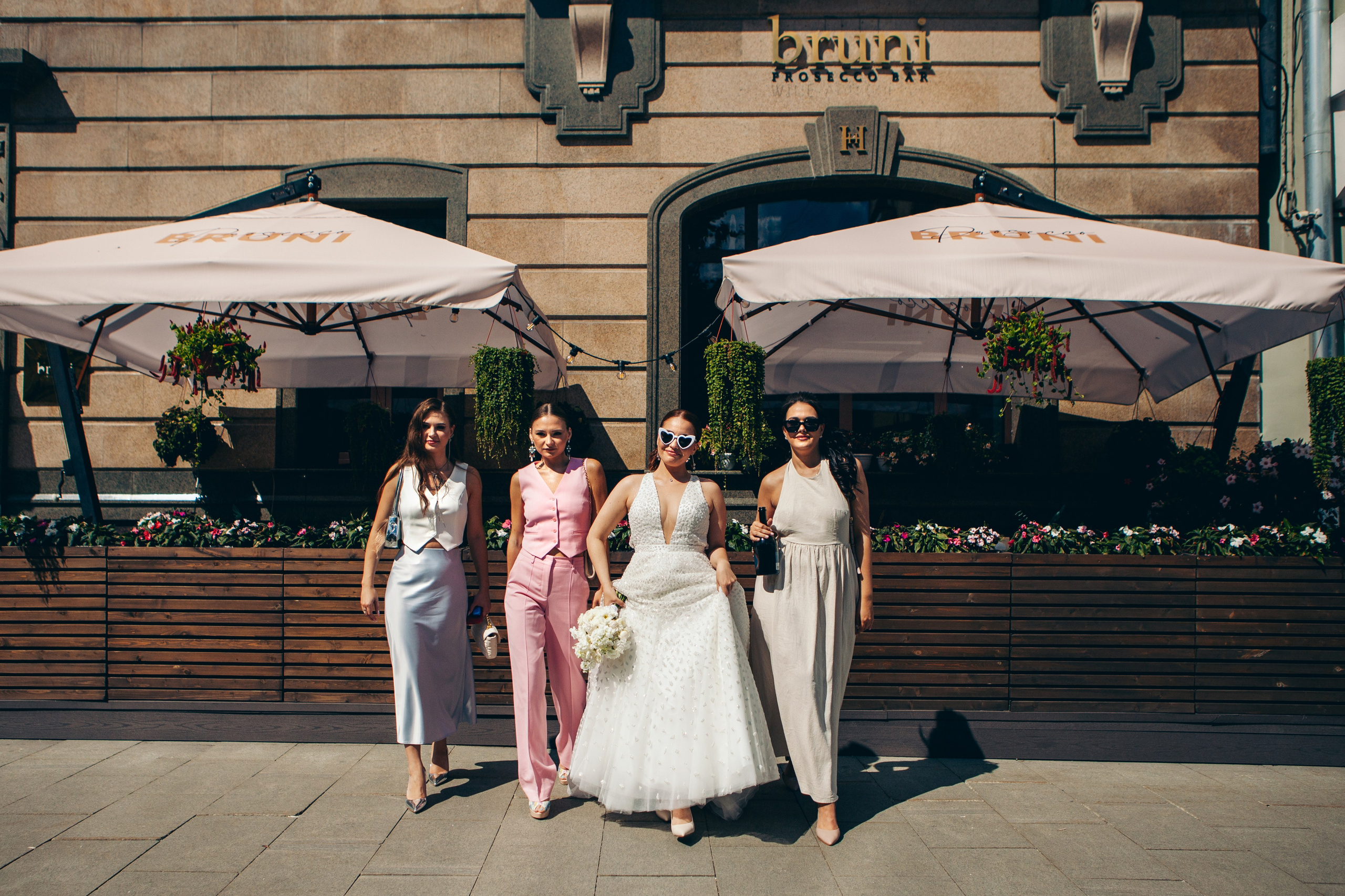 Свадебная фотосессия в отеле hartwell hotel и на патриарших прудах. Фотограф Ольга Ефремова