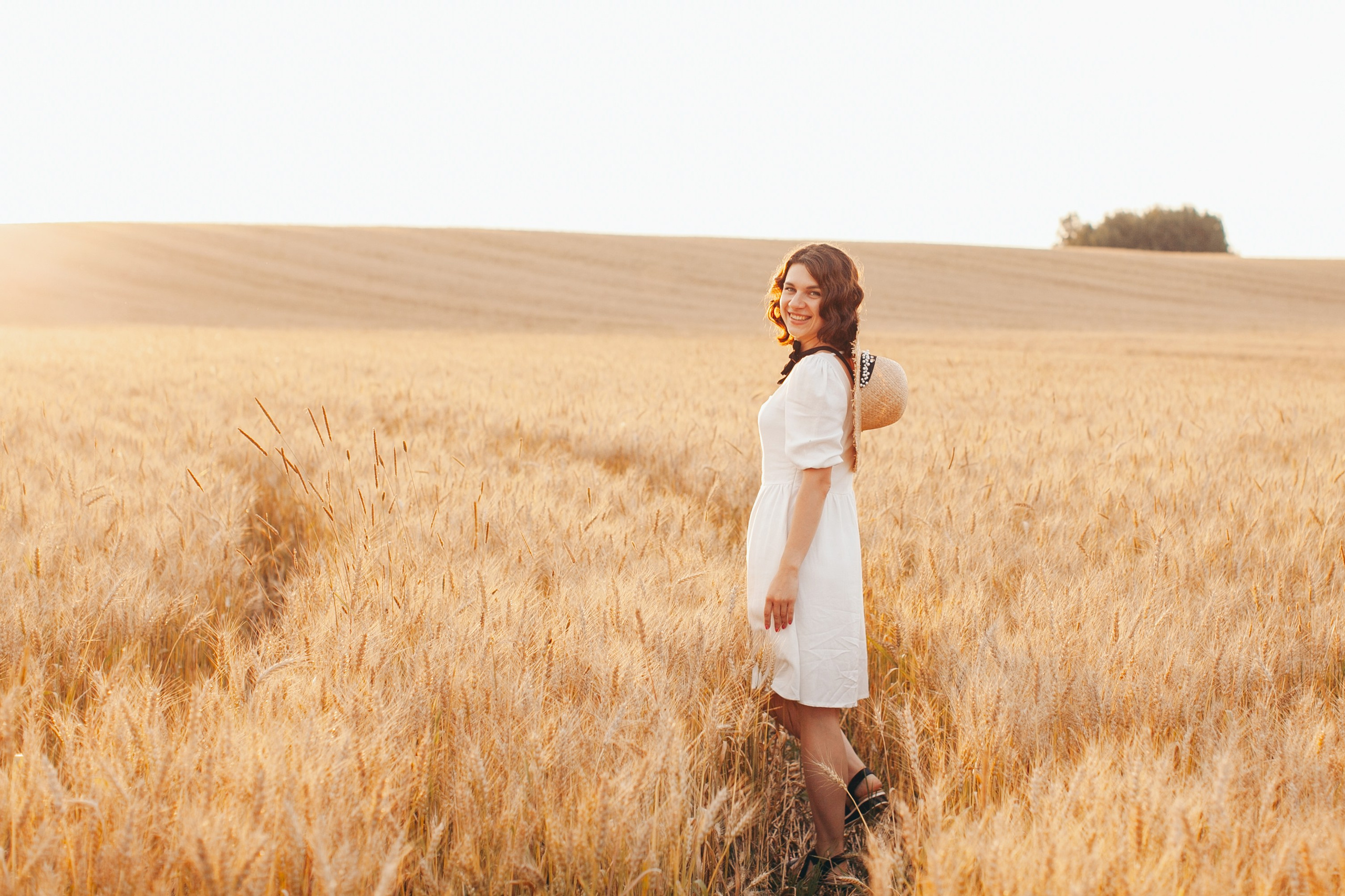 Семейная фотосессия в поле на закате. Фотограф Ольга Ефремова