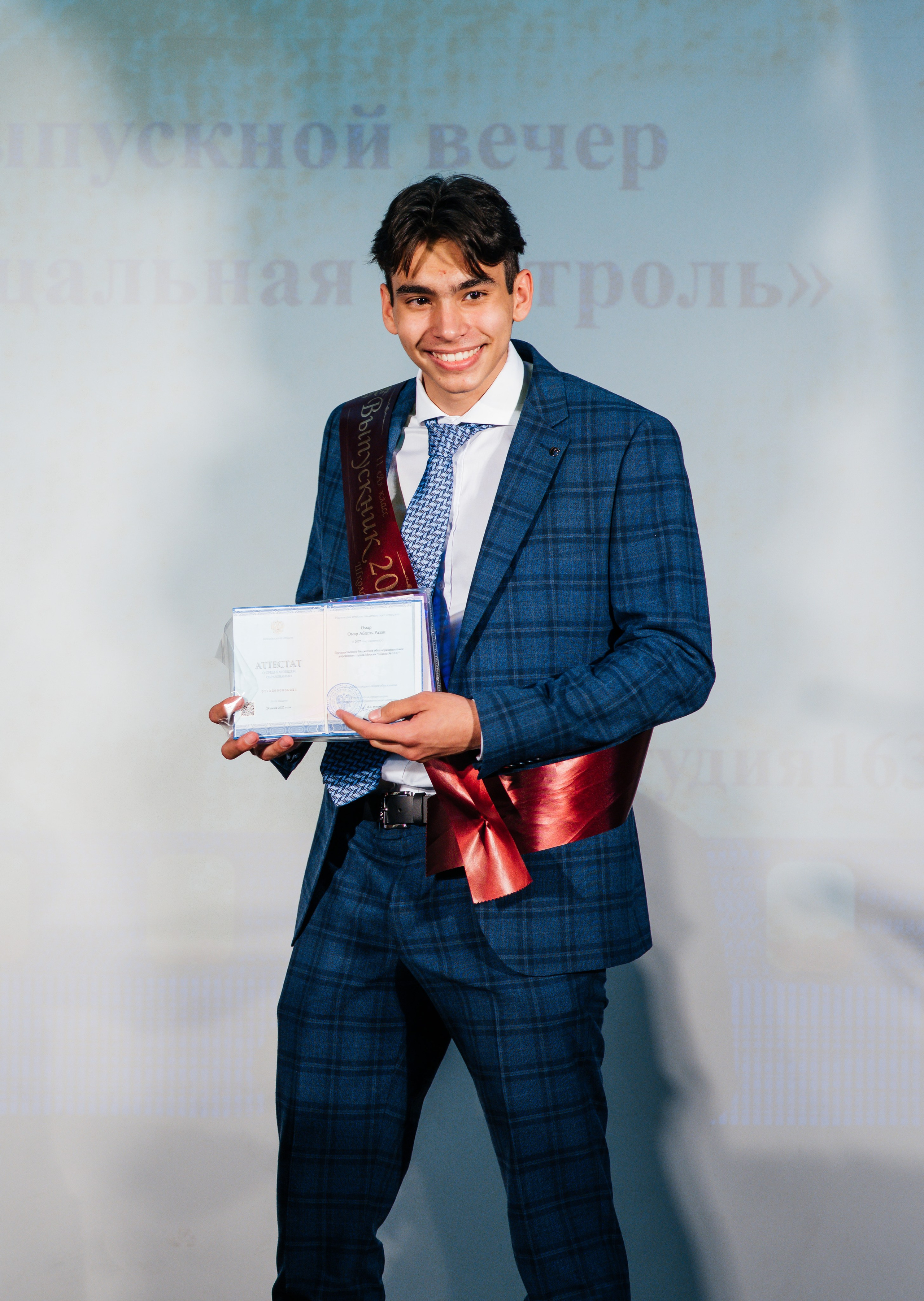 Вручение аттестатов. Выпускные альбомы в Подольске Москве и МО