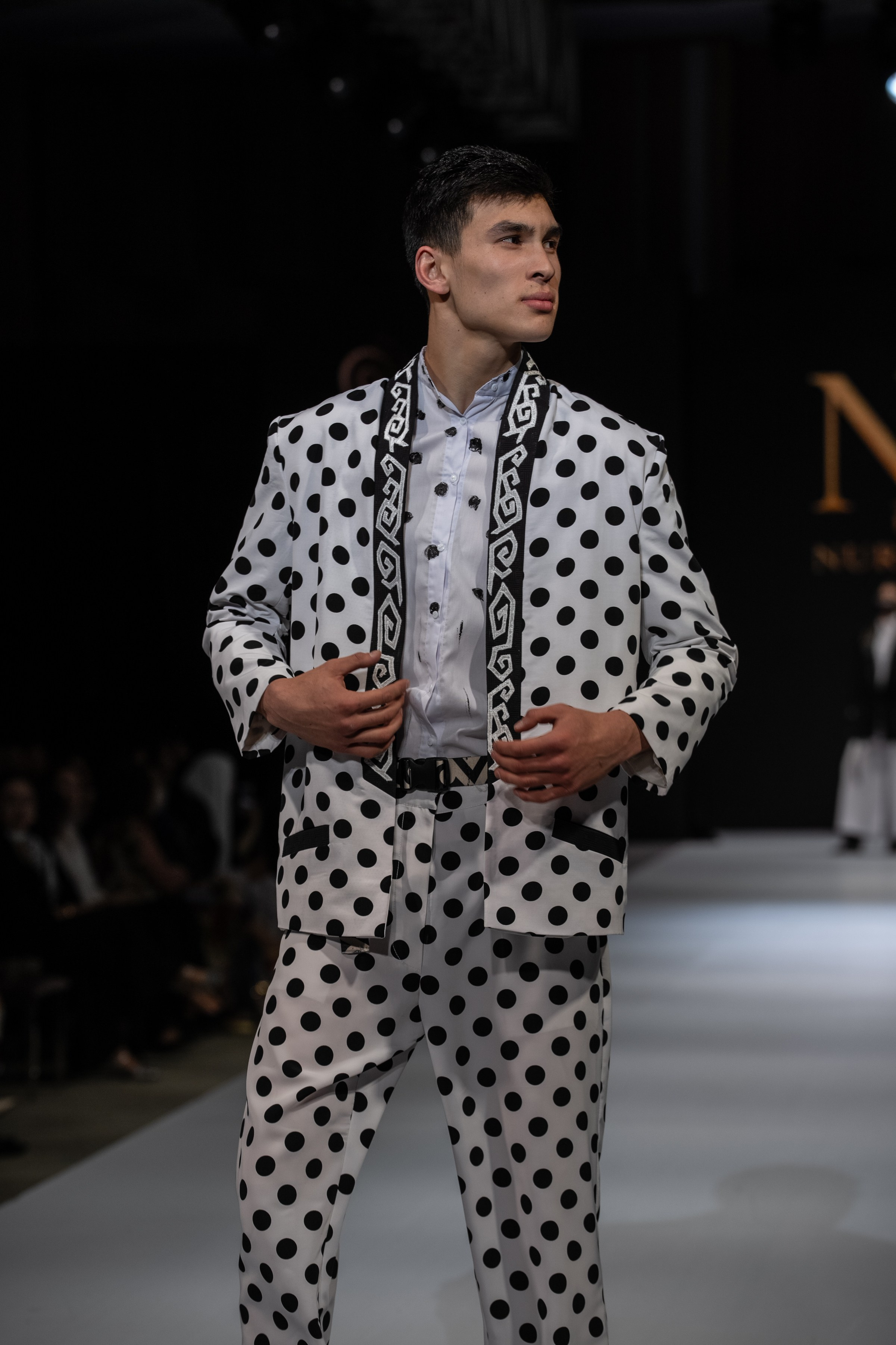 EURASIAN FASHION WEEK Nurasem. Сайт Алматинского НЮ АРТ, будуар и фэшн фотографа Дениса Карпенко