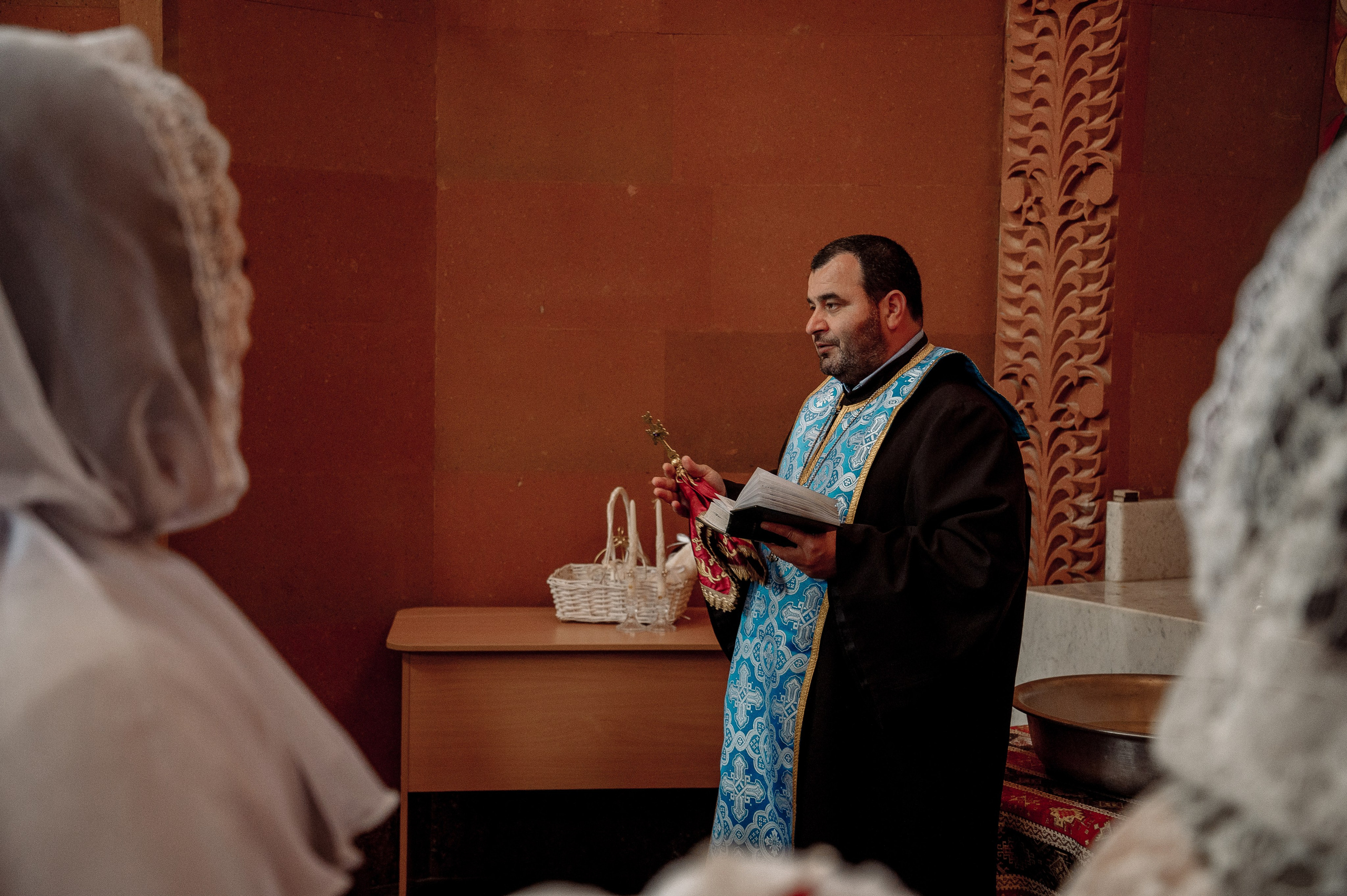 Крещение в армянском храме. Фотограф Мария Стрелкова