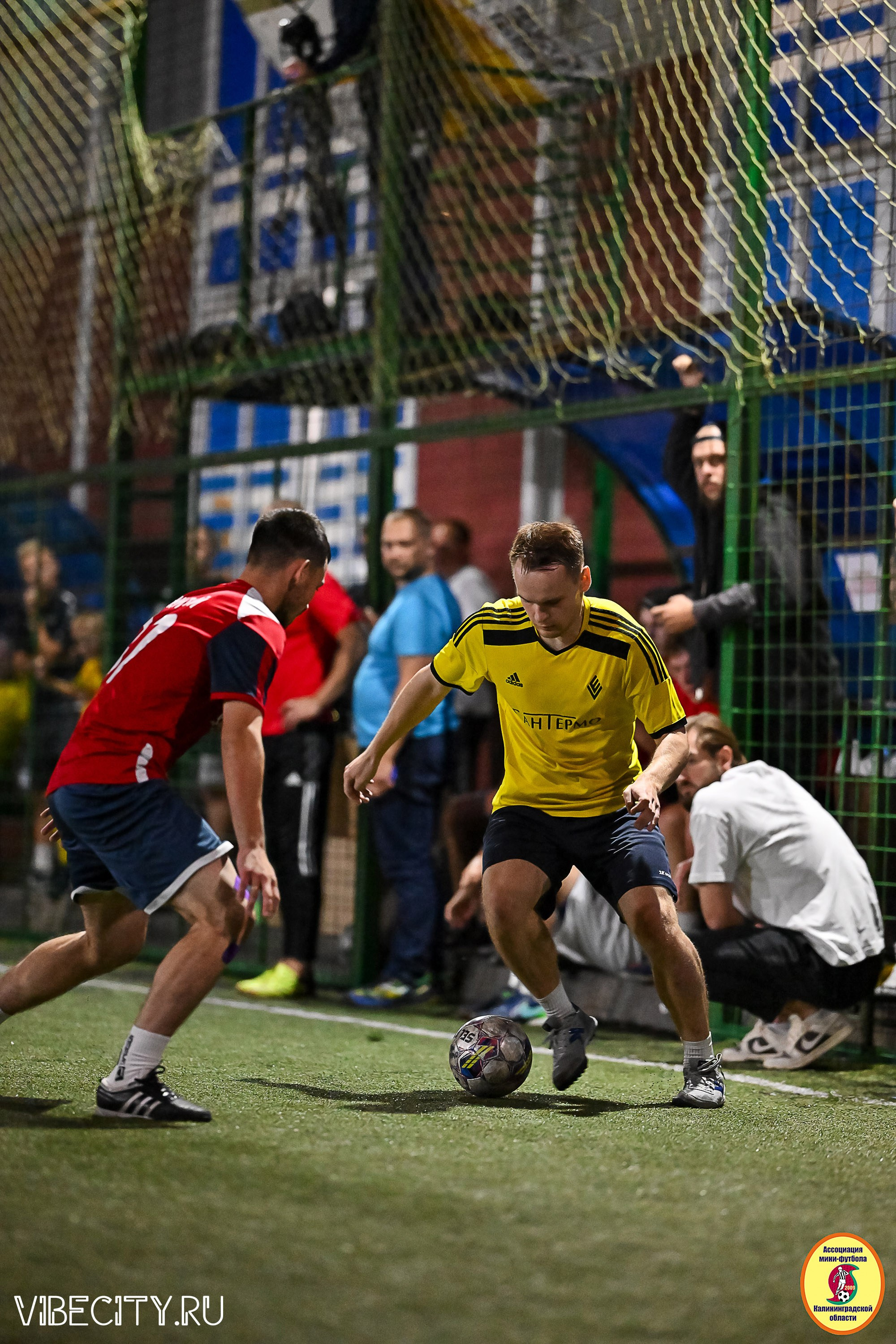 ФИНАЛЬНЫЕ ИГРЫ КУБКА МИНИ-ФУТБОЛЬНОЙ ЛИГИ И КУБКА КОРПОРАТИВНОЙ МФЛ 2025. VIBECITY.RU Вайб Сити Ру Фоторепортажи Фотоотчеты Калининград