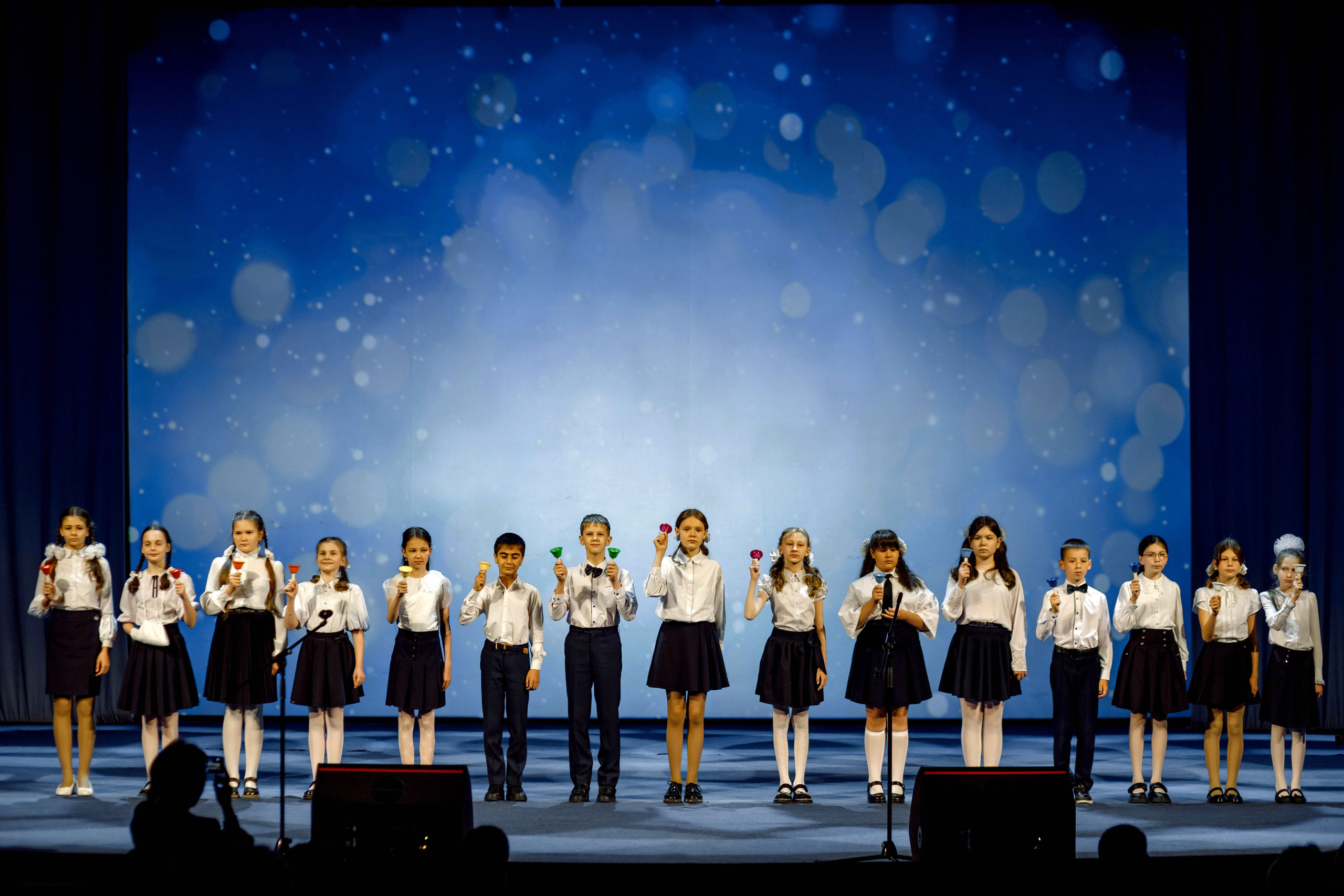 Гимназия 25 — последний звонок (Драм Театр). Свадебный фотограф Иркутск, репортажный фотограф Иркутск