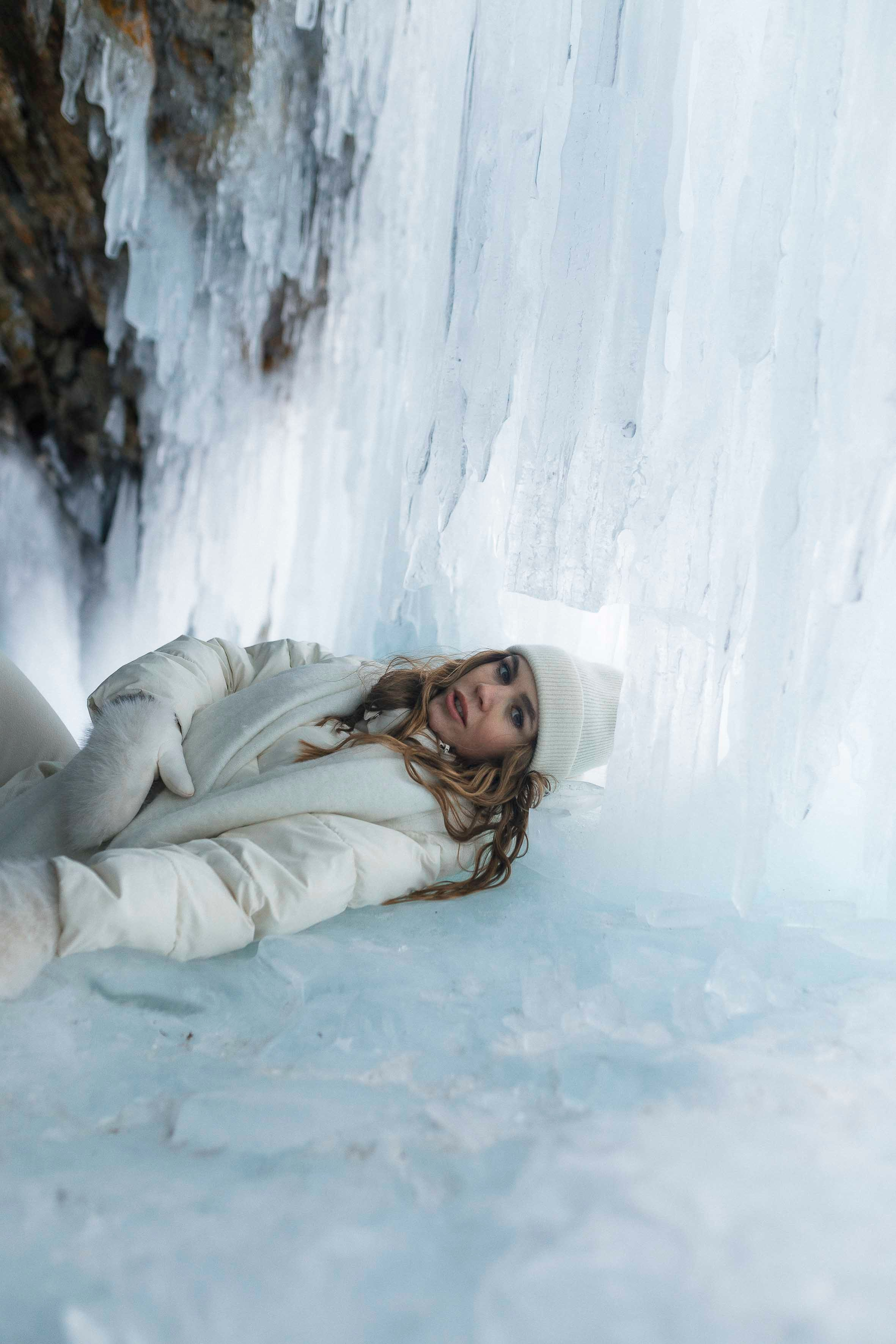 Весь день на льду. Фотограф Ольхон, Регина