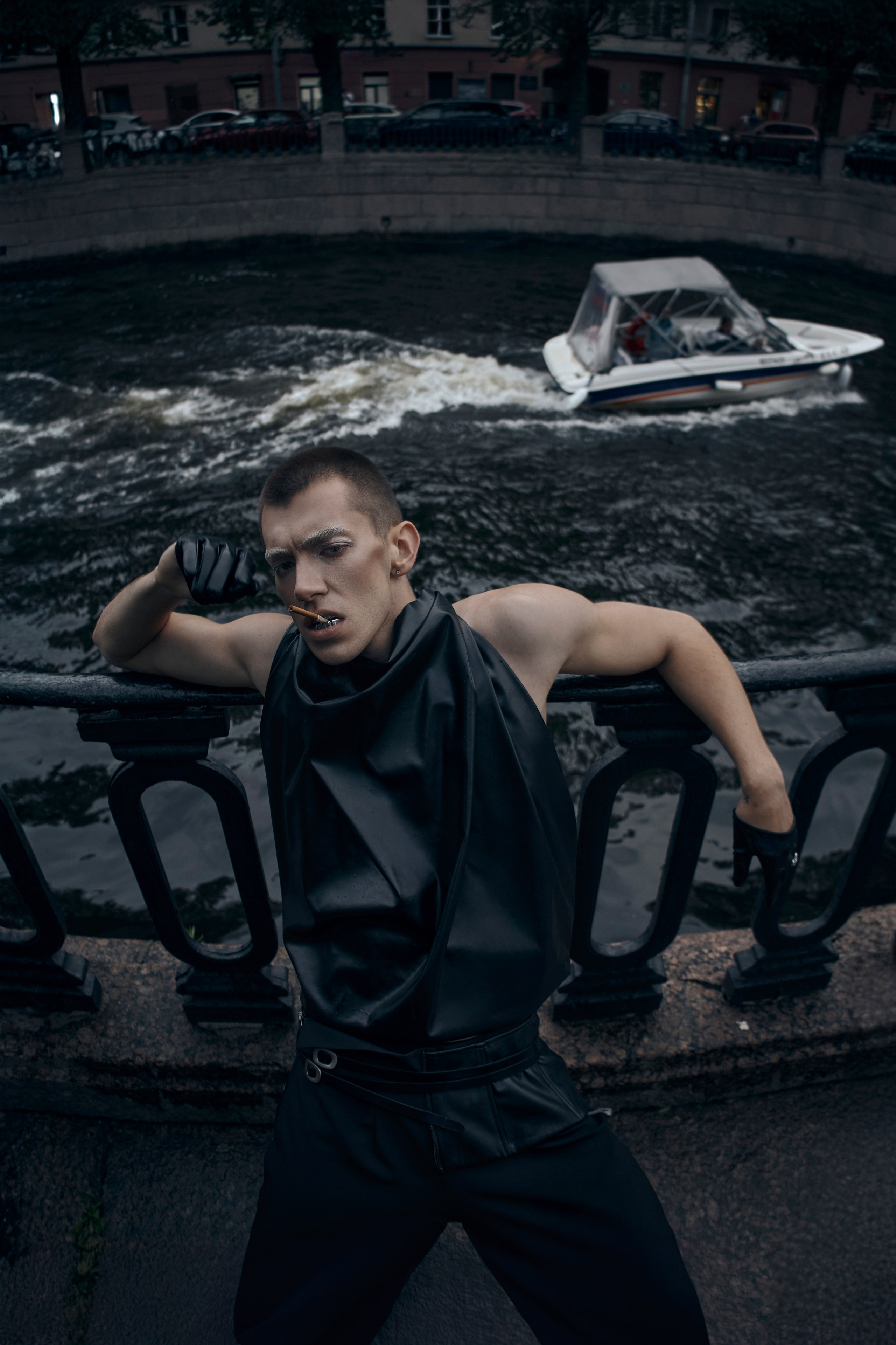 City ​​shadows. Jonyiti