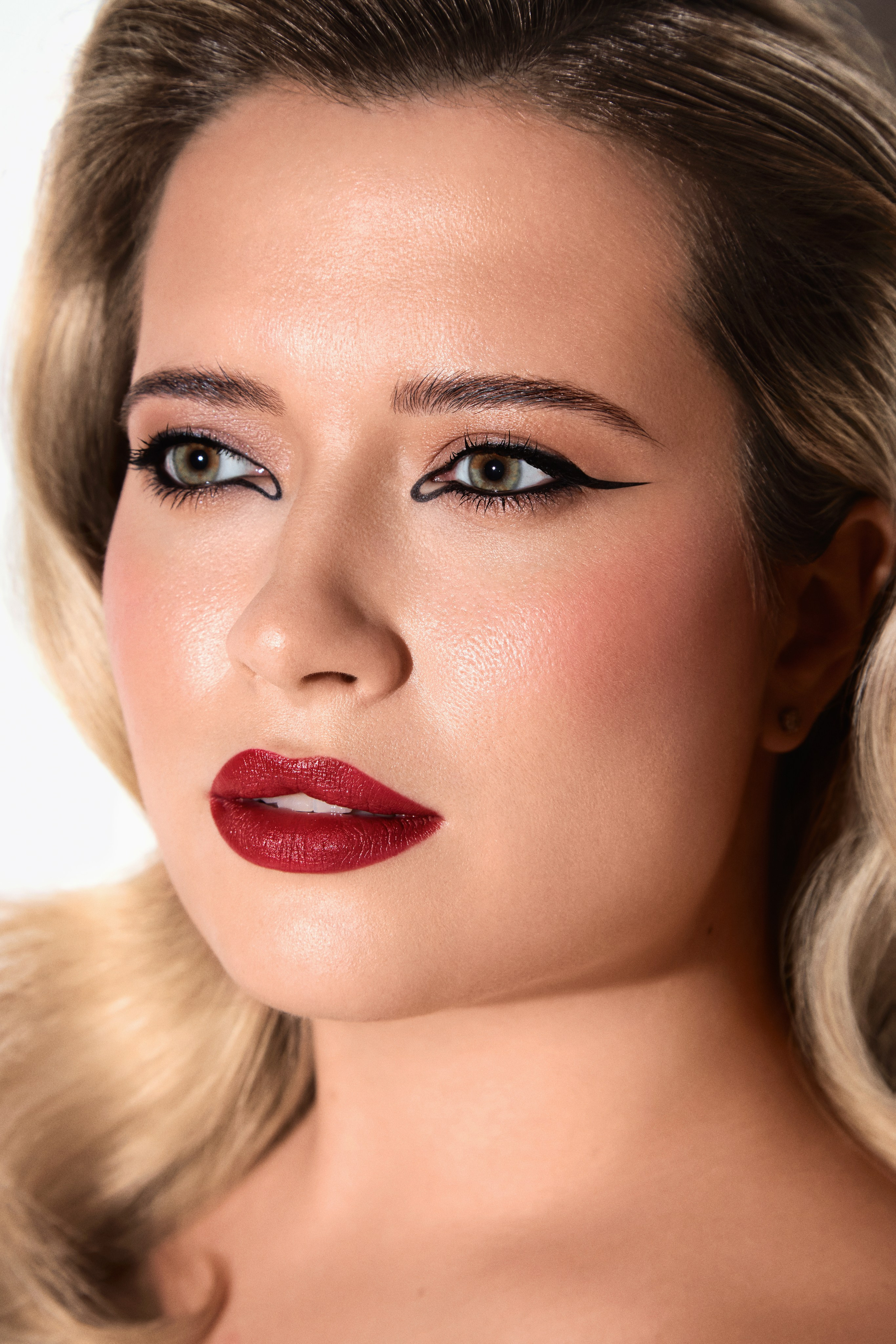 Blonde. Retouching, photo editing, portfolio retoucher