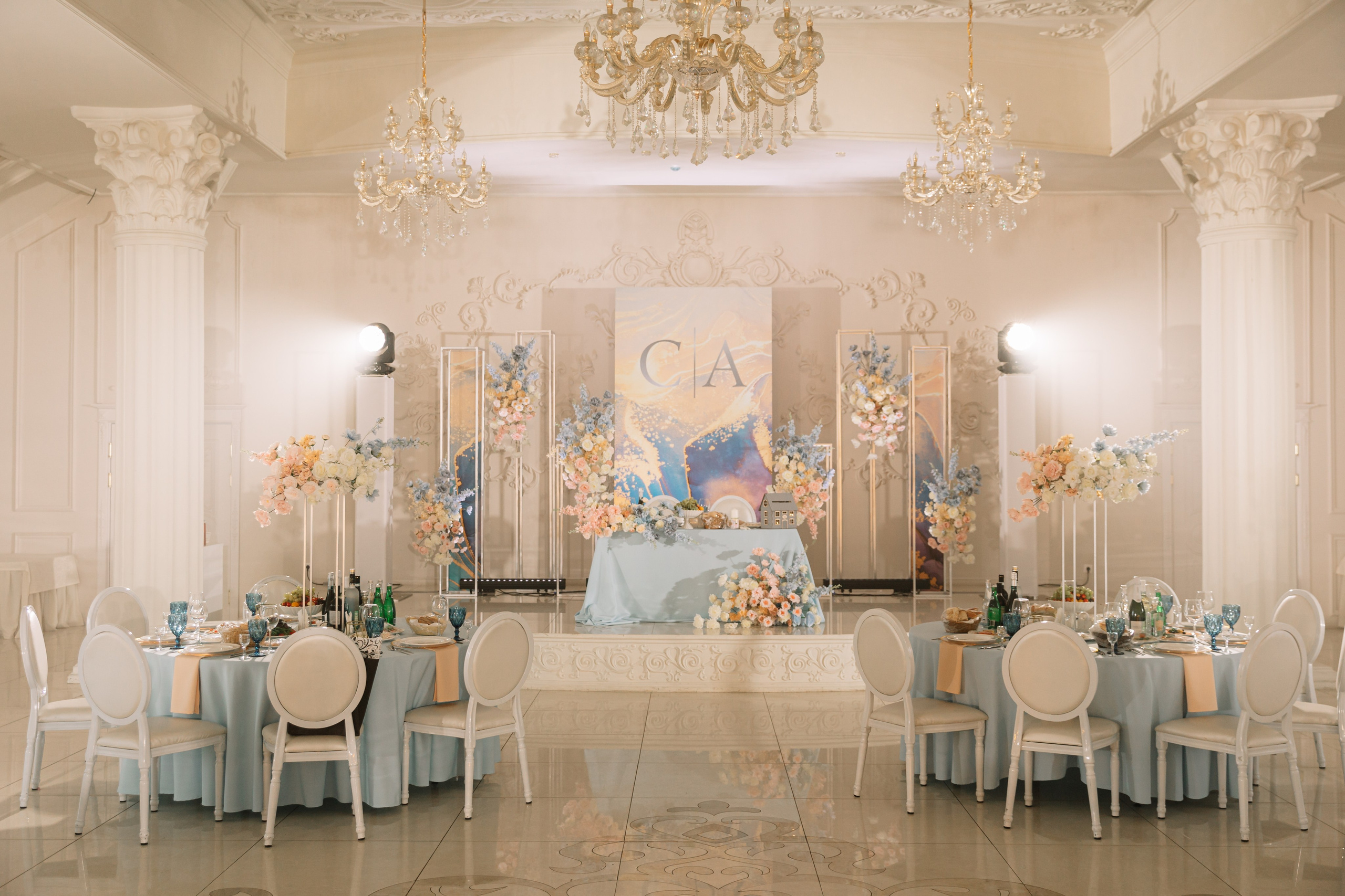 Банкет в Даймонд. Свет на свадьбу Нижний Новгород Friends Rent