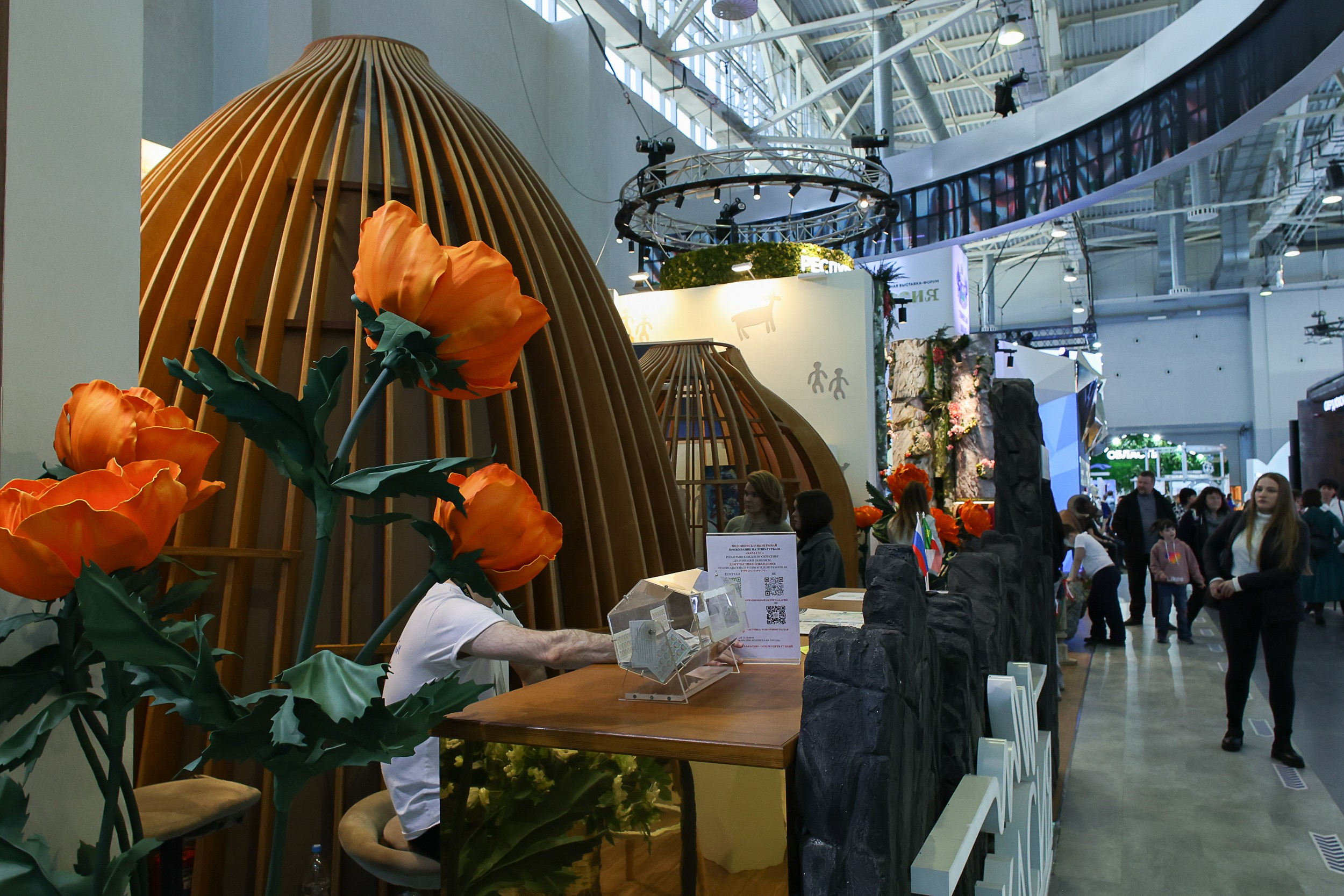 Выставка «Россия». Репортажный, архитектурный, театральный и файн-арт фотограф Лена Мельникова в Москве