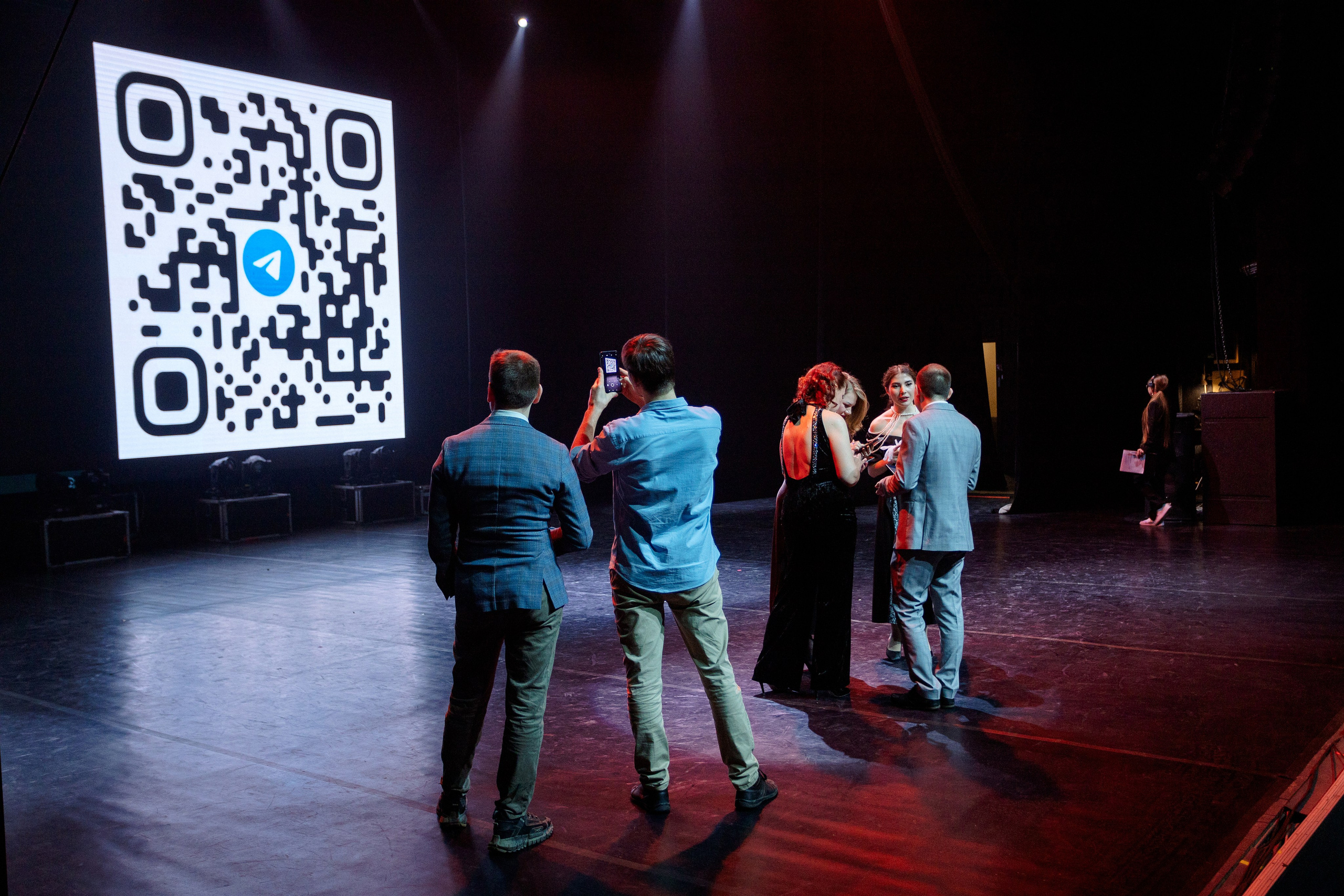 РЕПОРТАЖ: НОВЫЙ ГОД В ДК МЕТАЛЛУРГ. Профессиональный фотограф в Ижевске Леша Петров