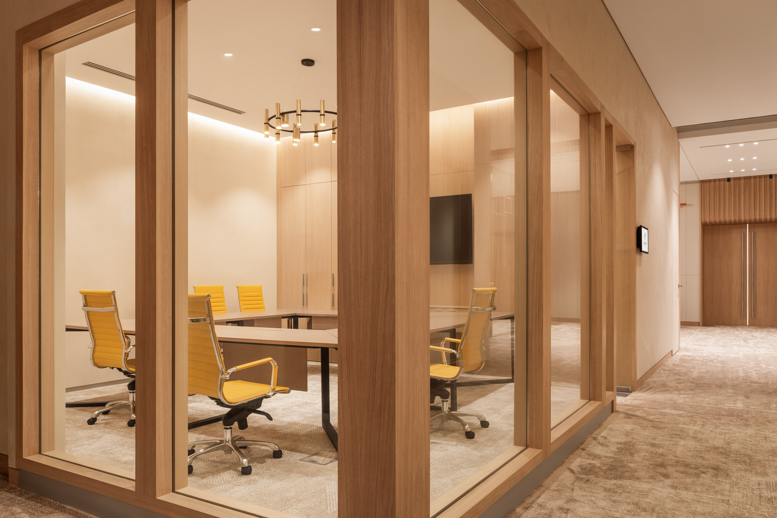 Интерьерная фотосъёмка Holiday Inn Almaty. Роман Якунин — интерьерный фотограф в Алматы