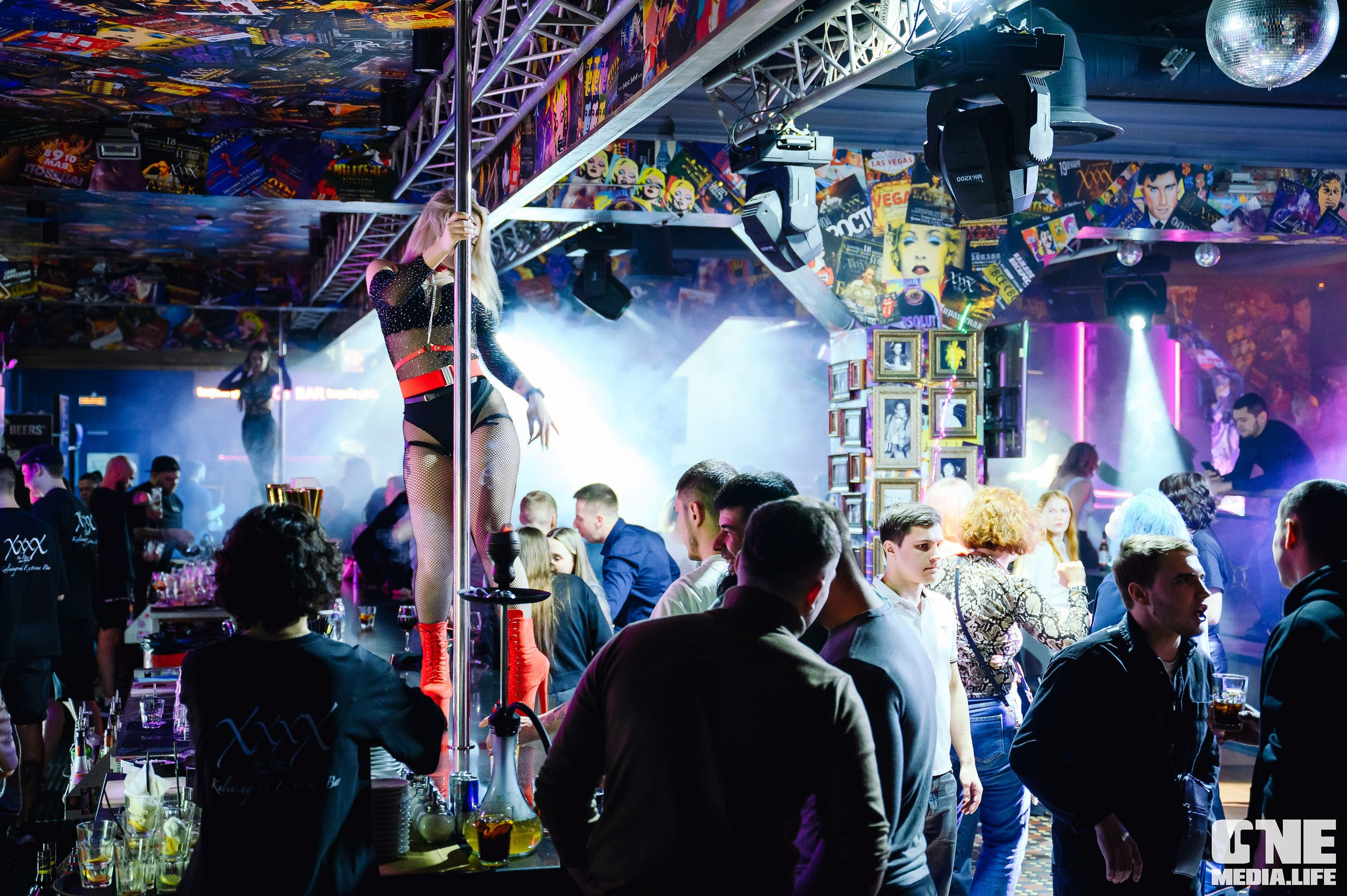 Пятничная туса в XxxX. One Media Life: фоторепортажи, фотоотчеты с мероприятий и заведений