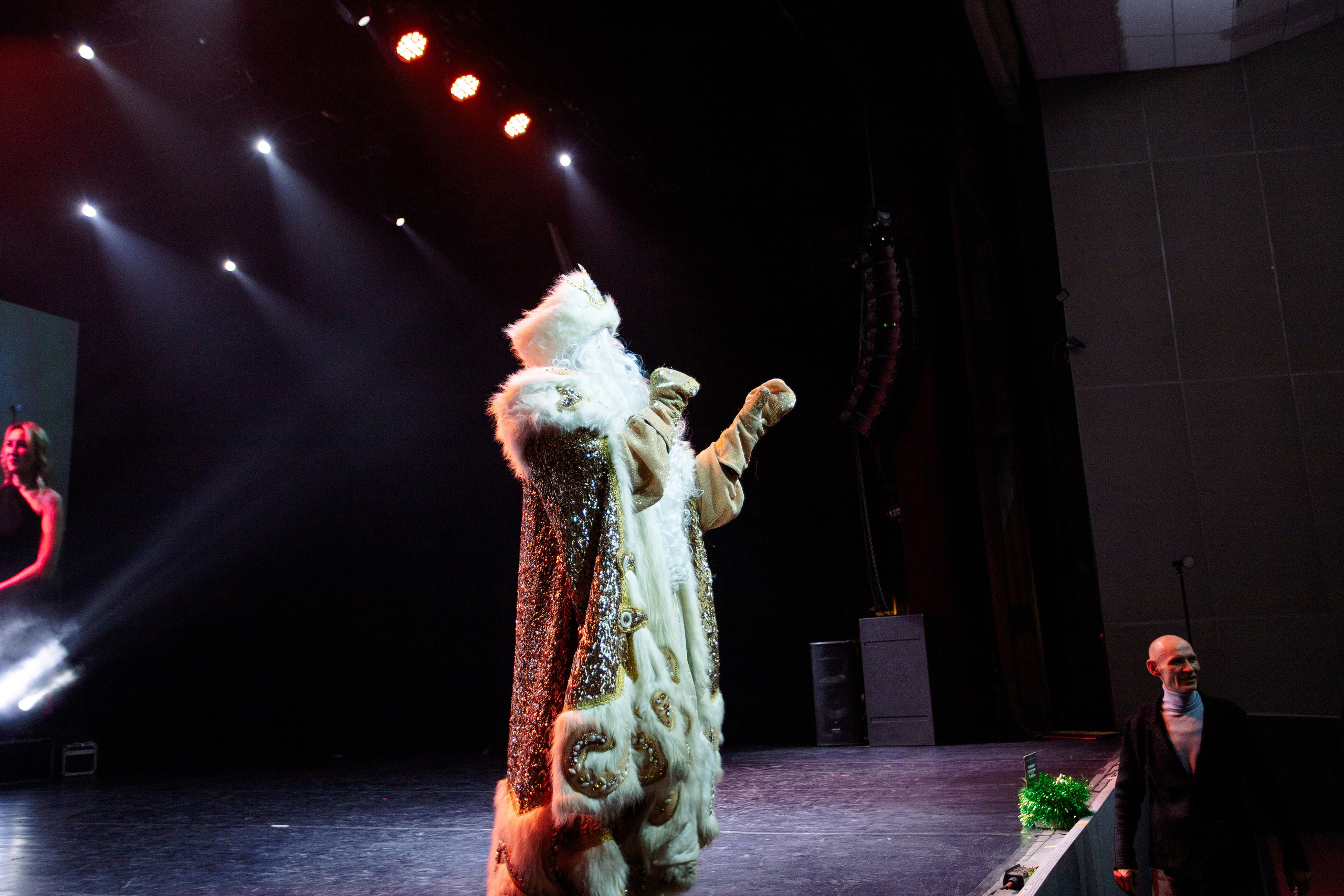 РЕПОРТАЖ: НОВЫЙ ГОД В ДК МЕТАЛЛУРГ. Профессиональный фотограф в Ижевске Леша Петров