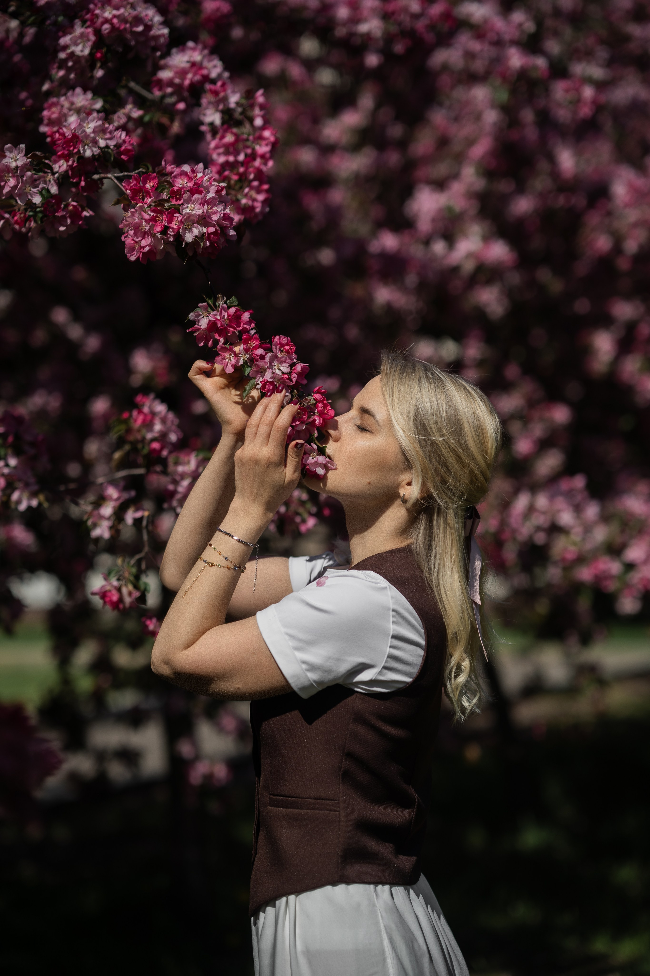 Даша и яблоня. Москва, ВДНХ. Семейный и детский фотограф в Сергиев Посаде, Хотьково Якимчук Любовь