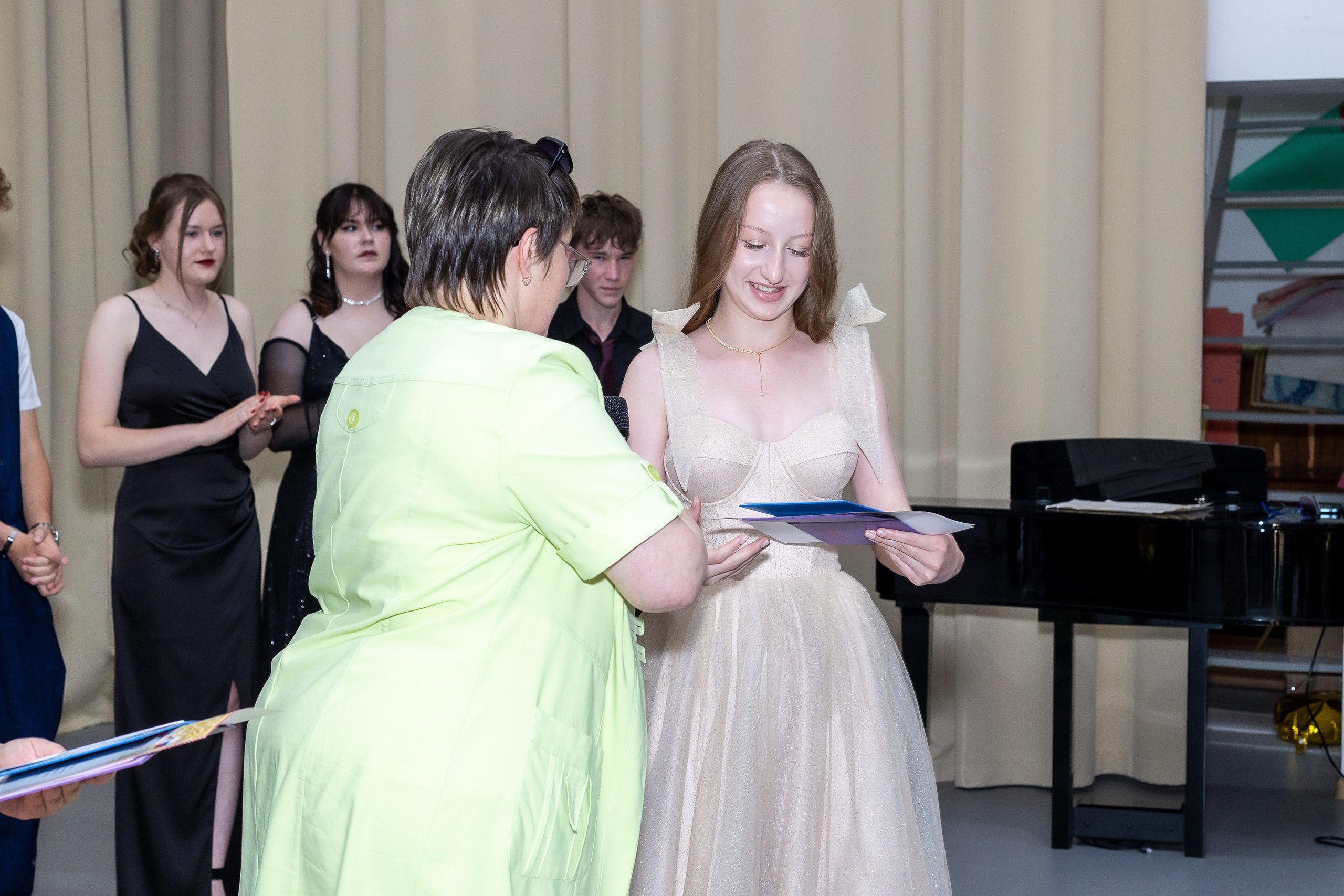 Вручение аттестата 2025. Выпускные альбомы Майкоп, Краснодар Елена Золотарева