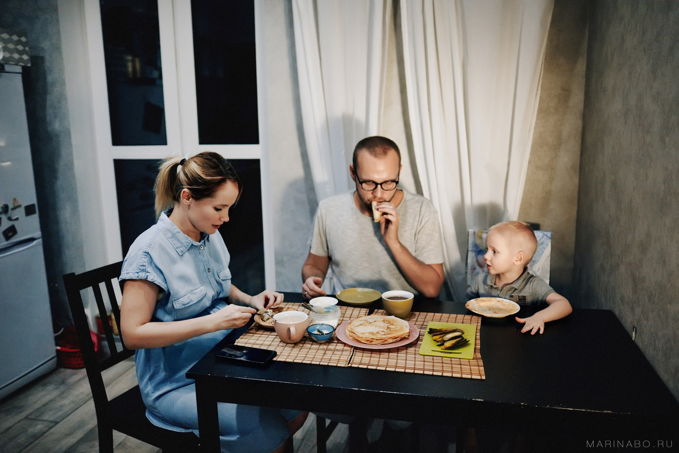 В гостях, новогодняя, домашняя фотосъемка в Санкт-Петербурге. Семейный Lifestyle фотограф в Санкт-Петербурге Марина Бокшицкая