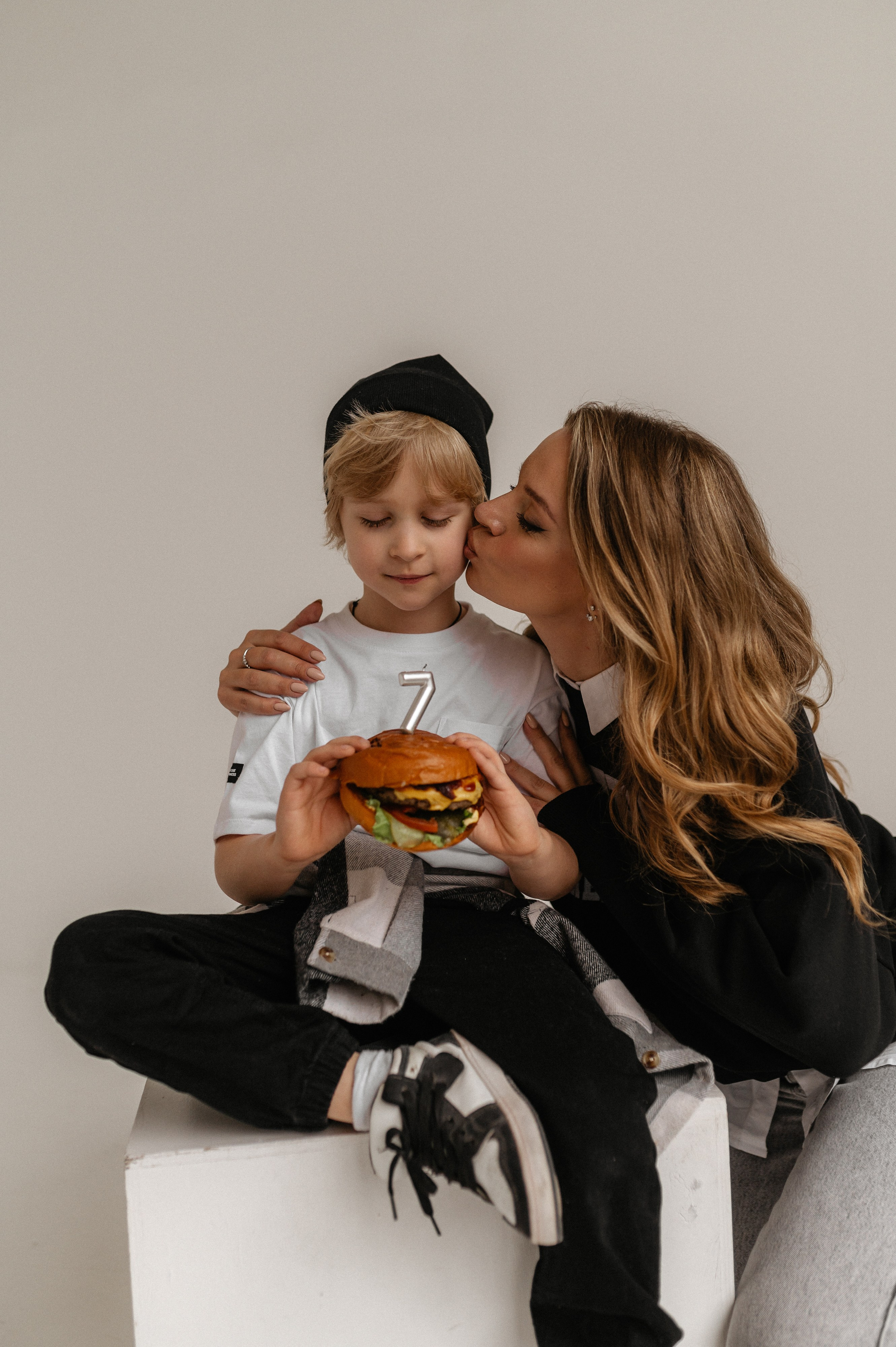 Мама и сын. Главная