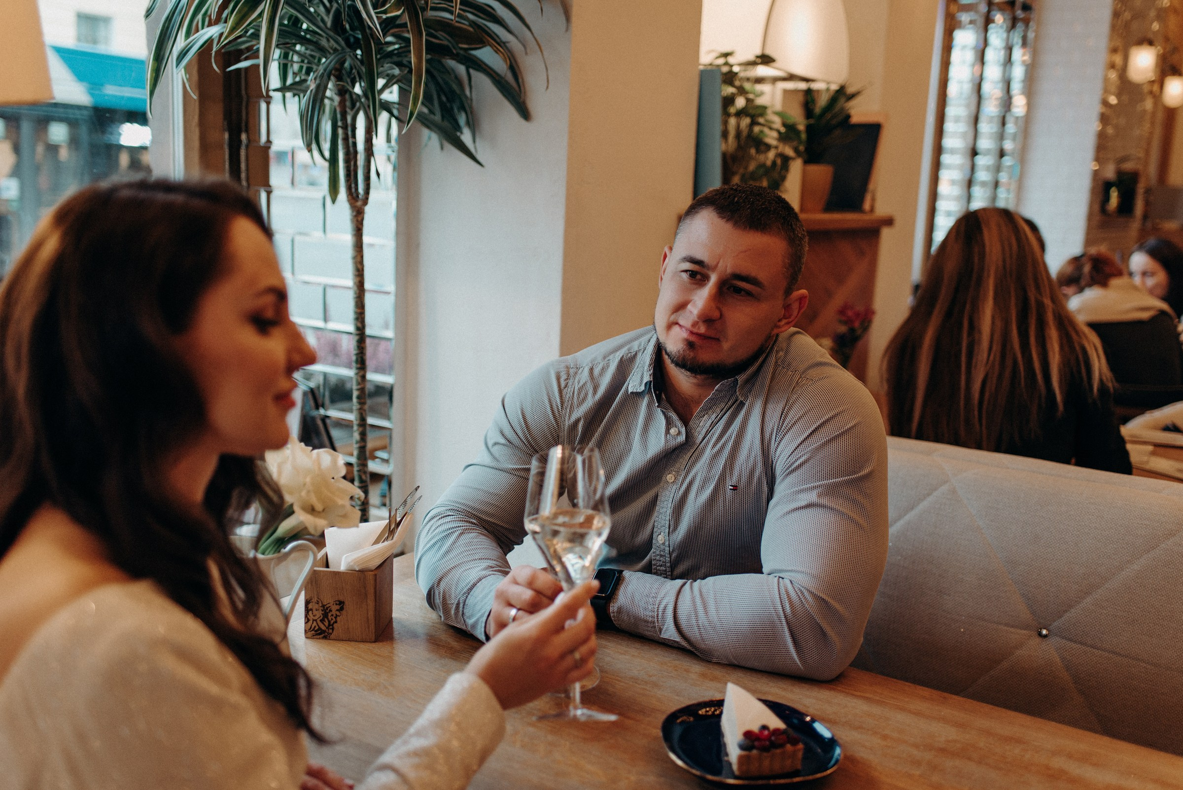 свадебная фотосессия в кафе Счастье