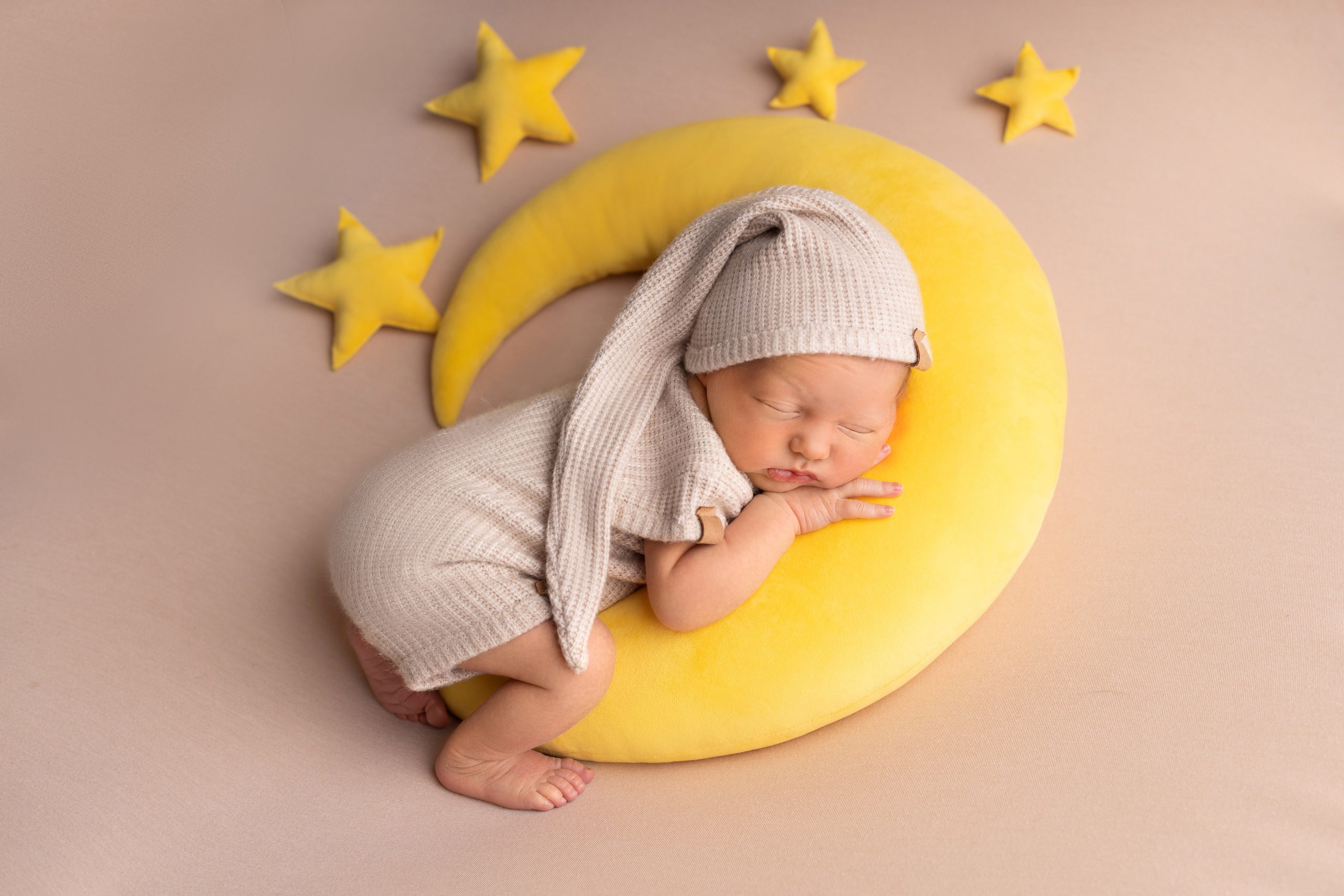 Классическая фотосессия малыша. Фотограф новорожденных малышей в Омске и Омской области Эльвира Камаева