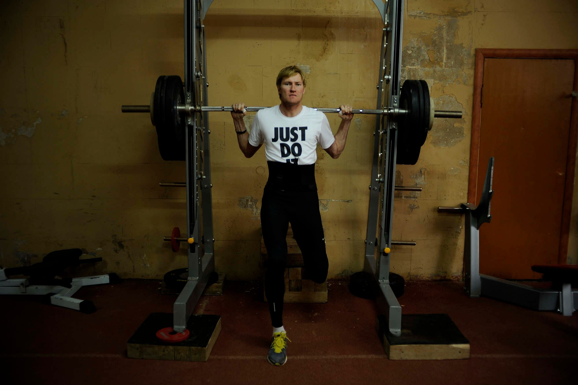 Андрей Сильнов, олимпийский чемпион по прыжкам в высоту 2008 года, тренируется в городе Сочи. 