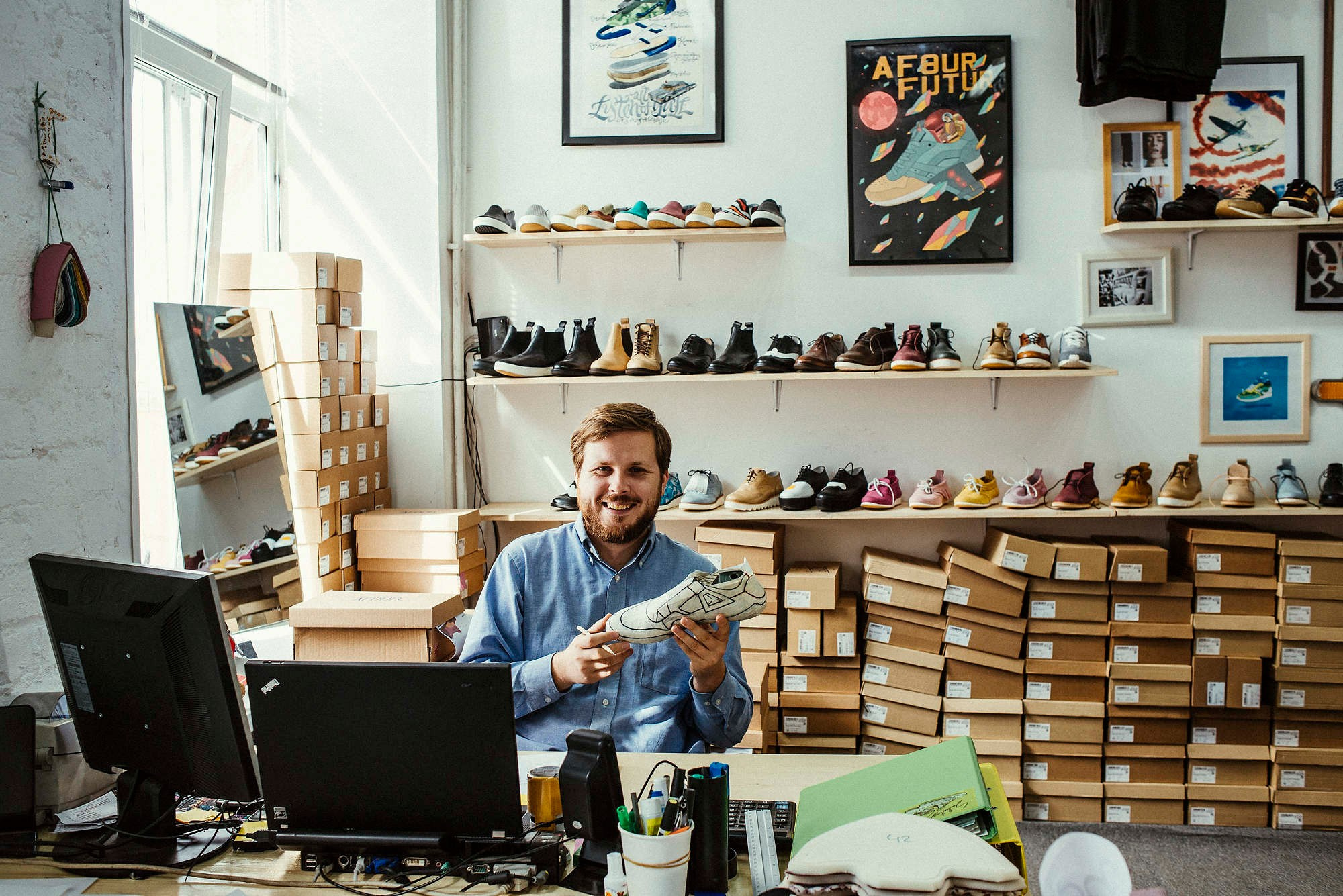 Владелец мастерской по пошиву обуви и кроссовок в Санкт-Петербурге. Съемка для рекламной кампании E-bay. 