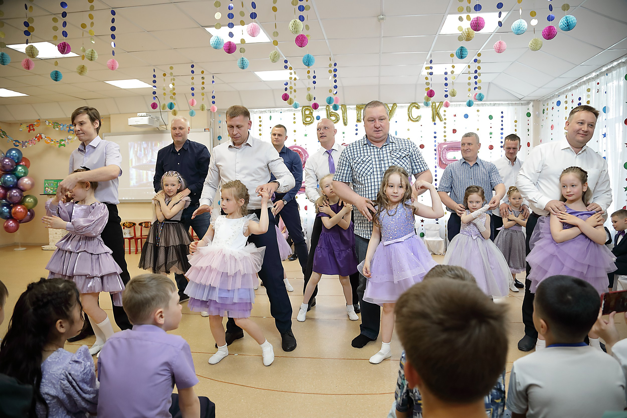 Фотосессия выпускного в детском саду. Свадебный и семейный фотограф и видеограф в Екатеринбурге Полянские Тимур и Анастасия