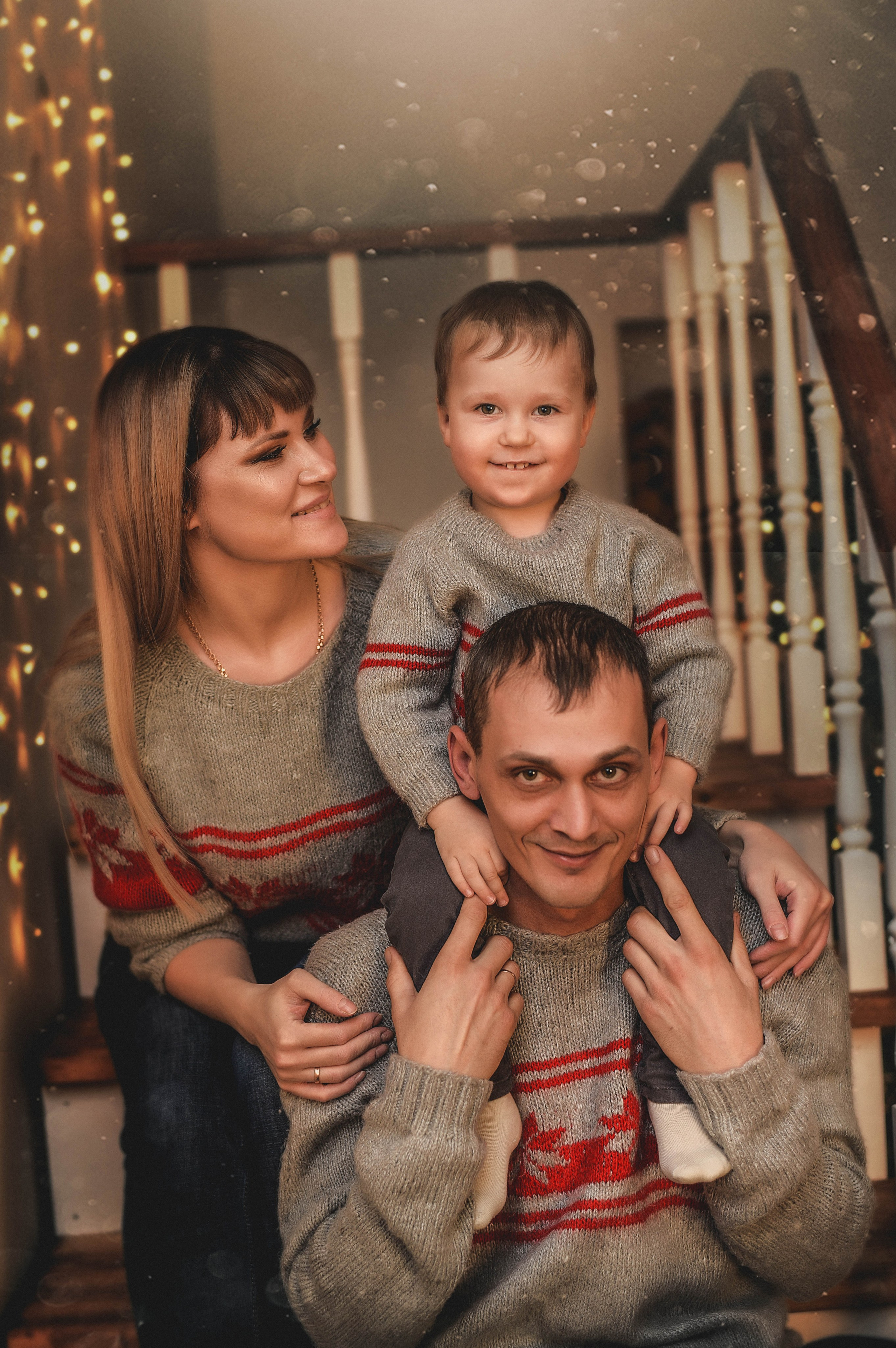 Семейная новогодняя 5. Свадебный, семейный, детский, контент фотограф в Омске Максим Ильин