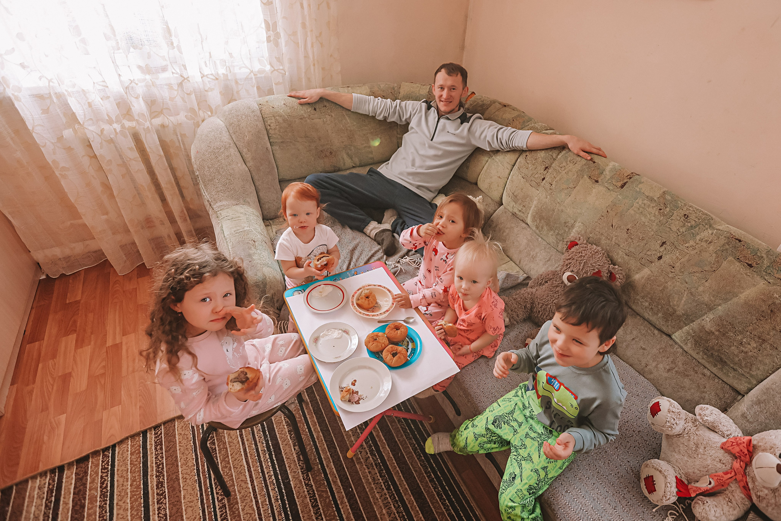 Большая семья репортаж. Семейный фотограф Тюмень, фотограф на роды Салмина Мария