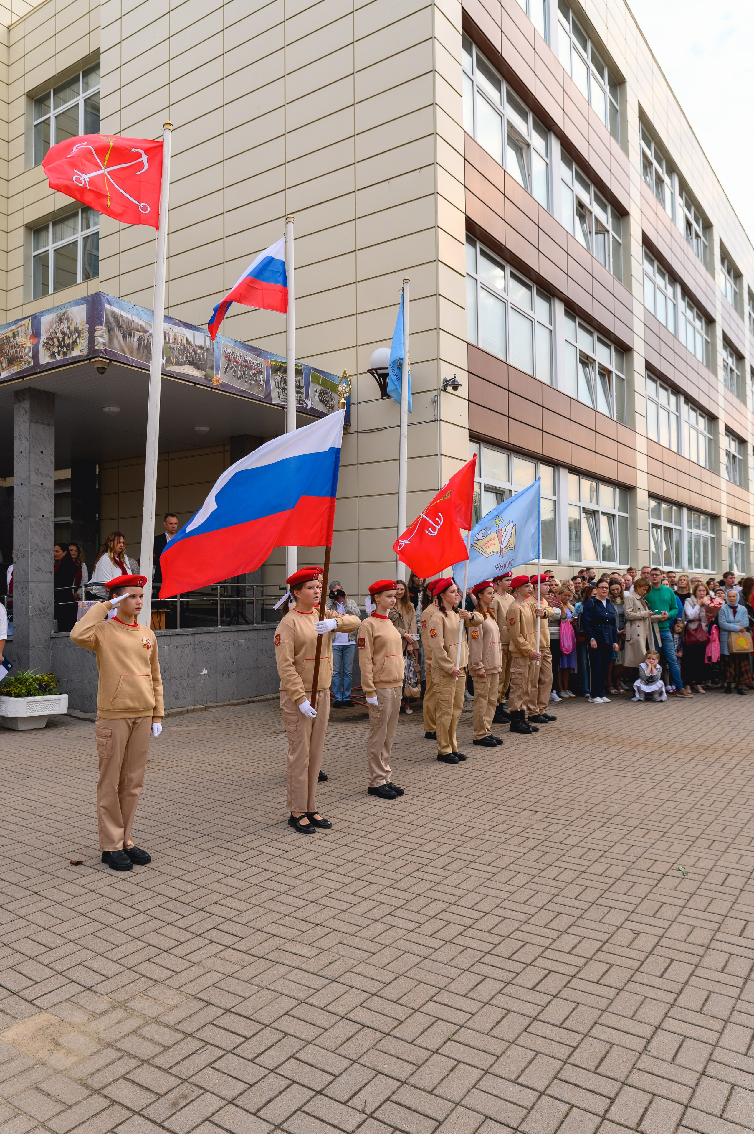 Школа 335. 1 сентября. Ваш свадебный и репортажный фотограф в Санкт-Петербурге Вячеслав Ивахненко
