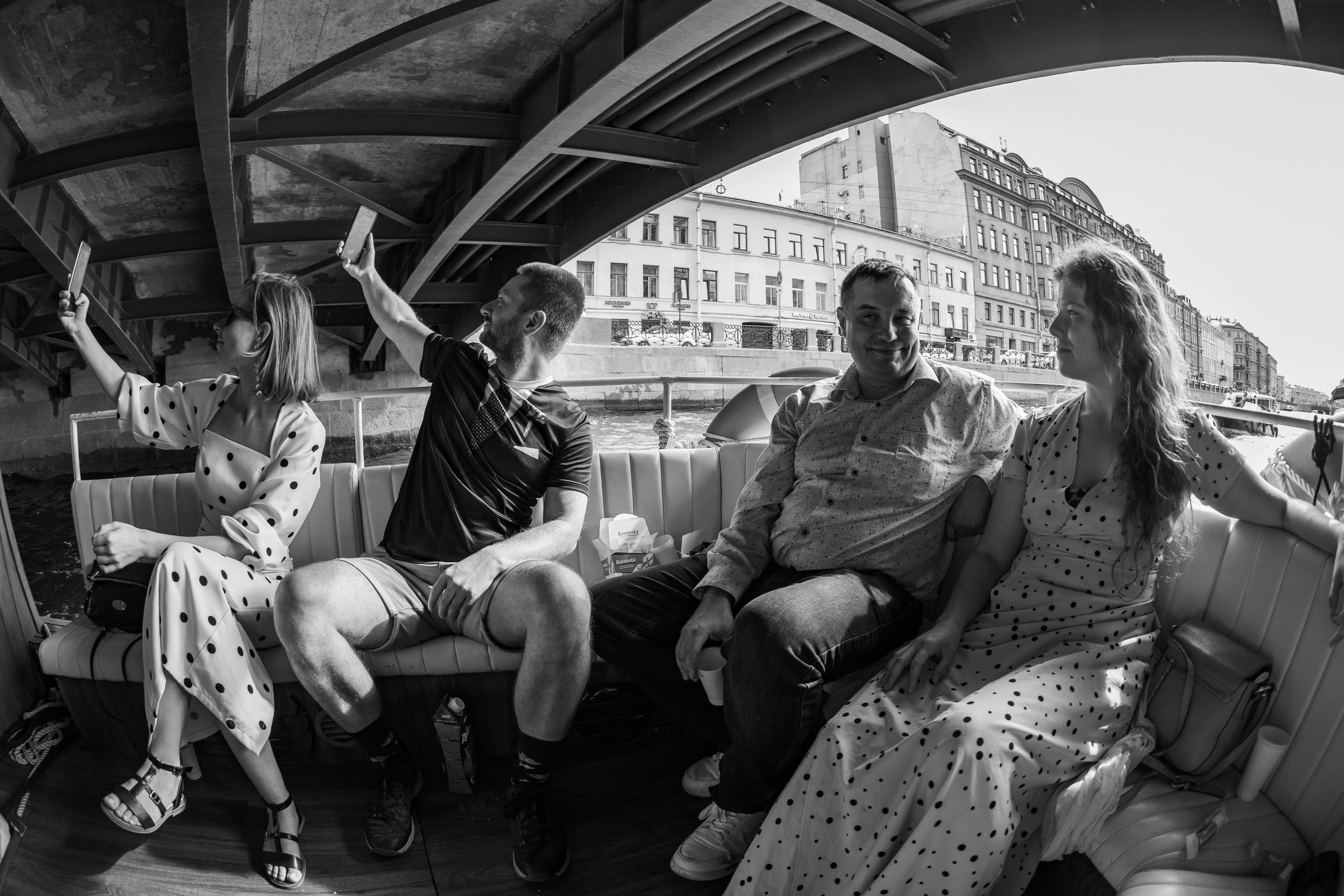 Прогулка на катере, тренинг, игры. Концертный и репортажный фотограф в Санкт-Петербурге Слава Пахомов