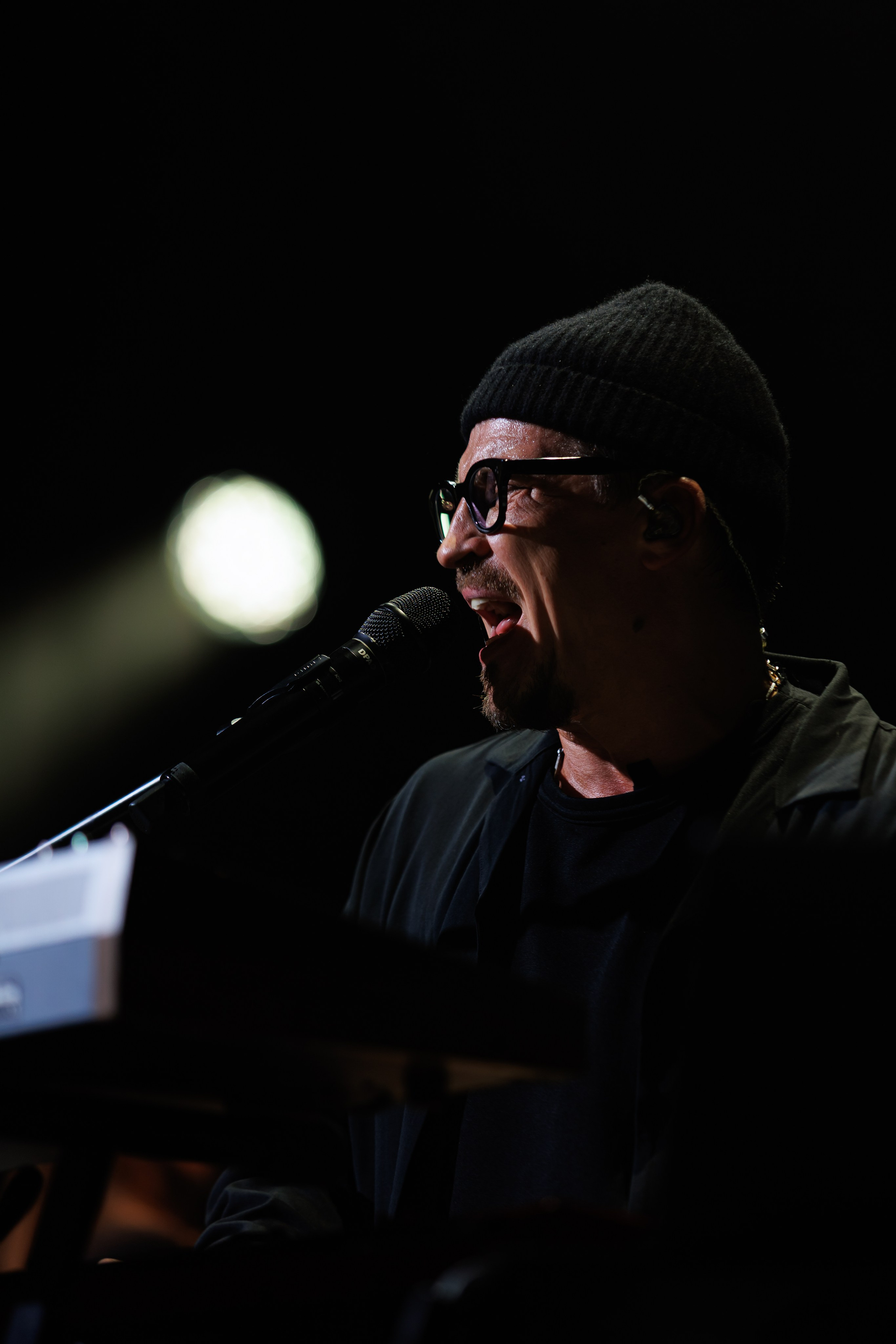 Concert Photography in Dubai — Anton Belyaev Live Performance. Evgen Yatsenko — Photographer in Dubai