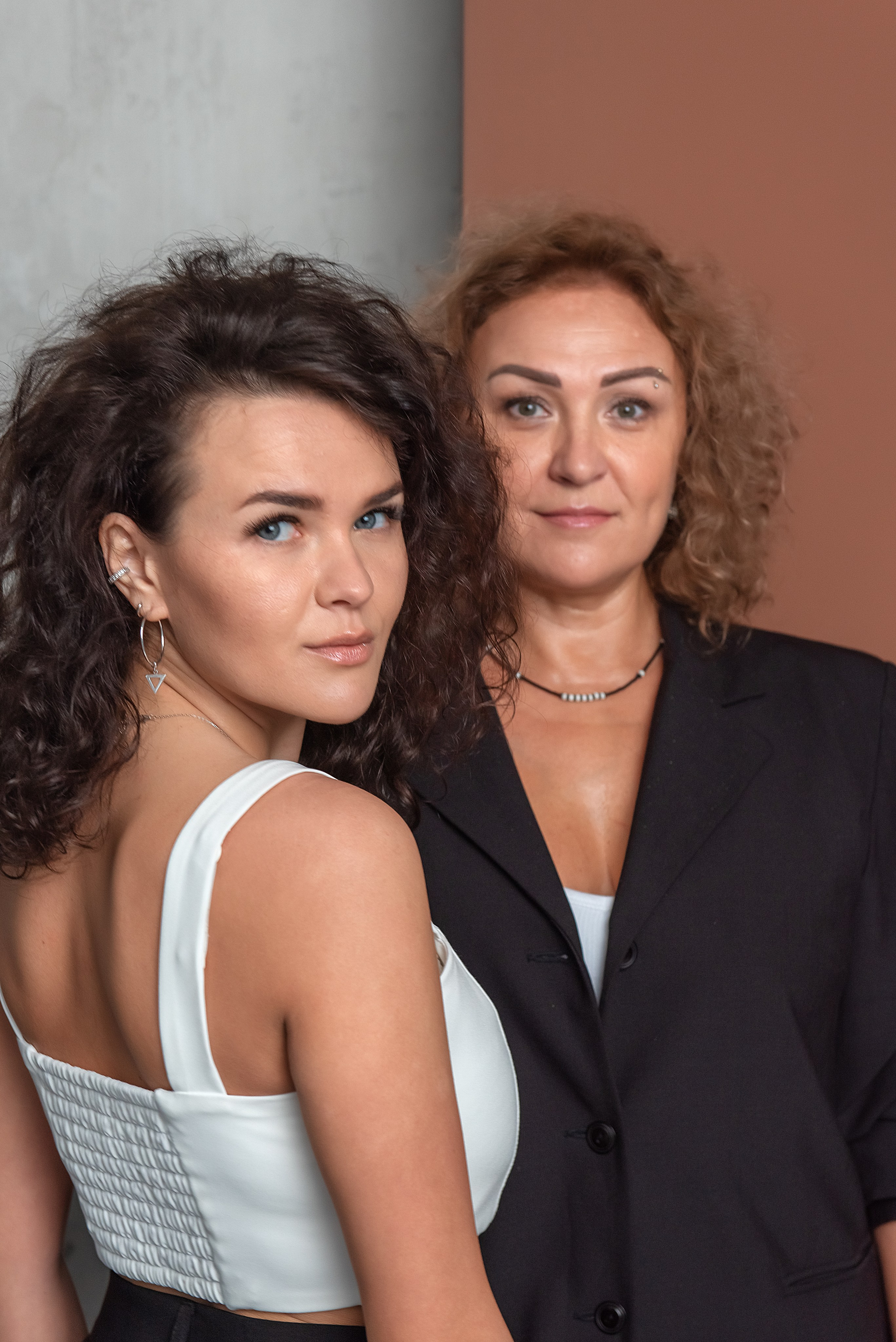 Студийная съемка «Мама с дочкой» Оля и Алина. Семейный и коммерческий фотограф в Сочи Александр Бодунов