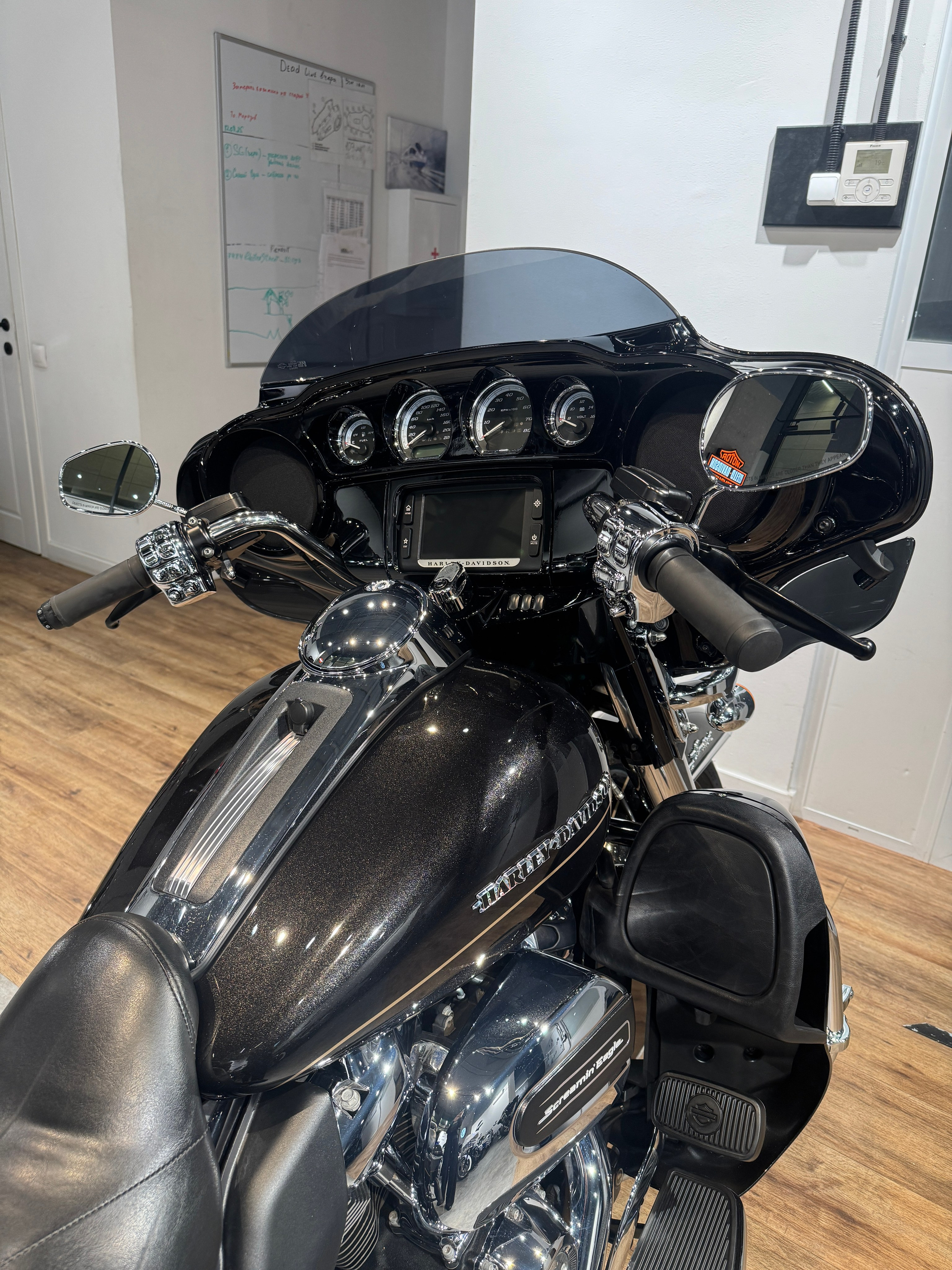 Мотоциклы Harley-Davidson 2017 Electra Glide Limited (Black Tempest) (Touring)  — купить мотоцикл. Hello Davidson, Москва. Только хорошие мотоциклы…