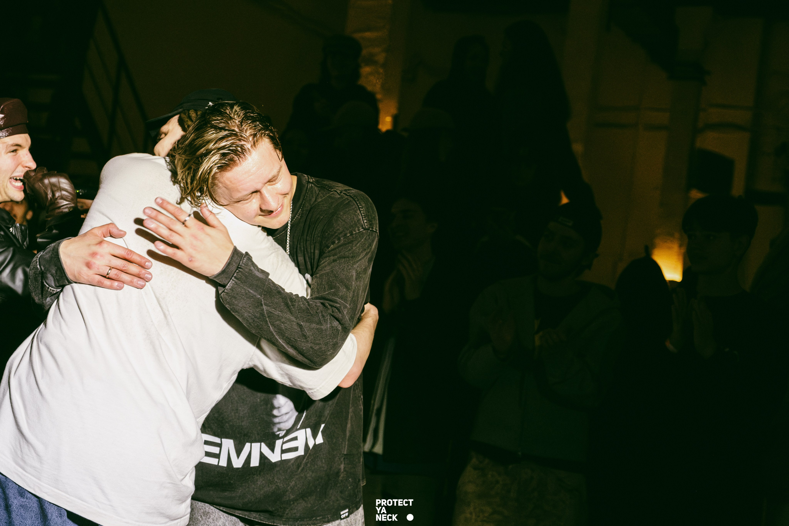 PROTECT YA NECK 22/03 (@youlovebu). Соня бу тебя сфоткала