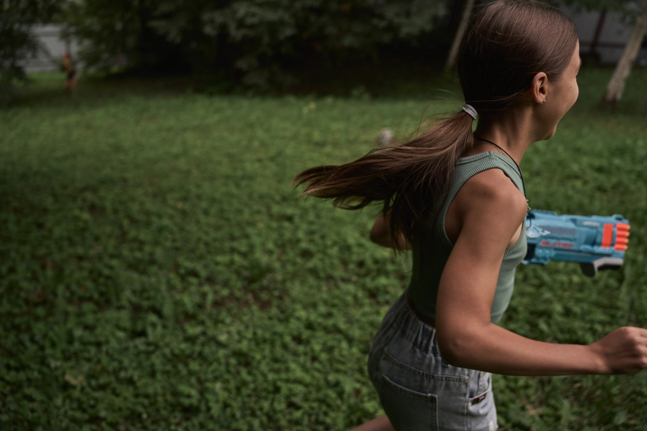 Пшеничное поле, битва Nerf и домик художницы. Фотограф Женя Пашкина