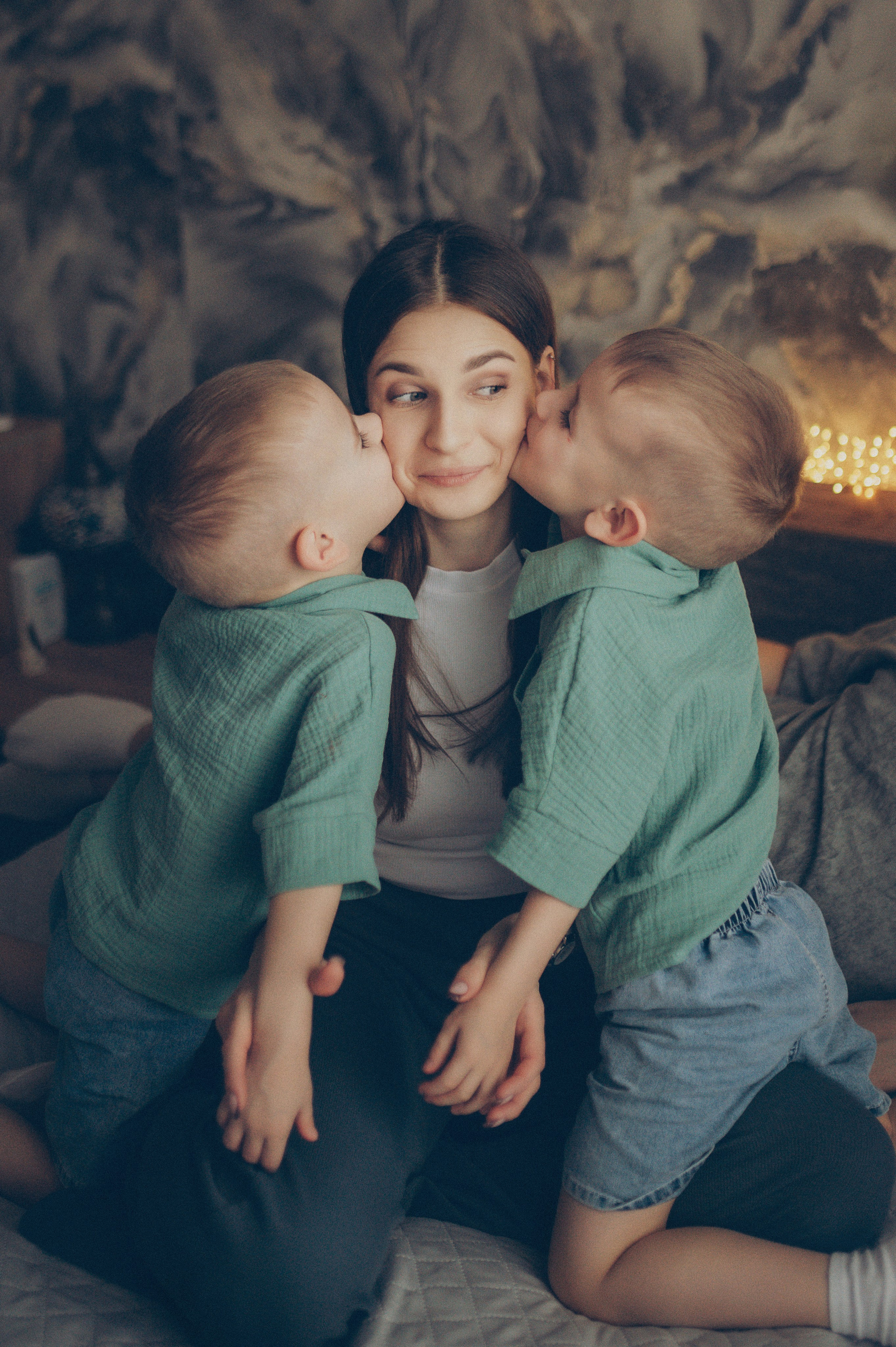 Миша и Тимофей (новогодняя домашняя). Фотограф, г. Лесной Свердловской области