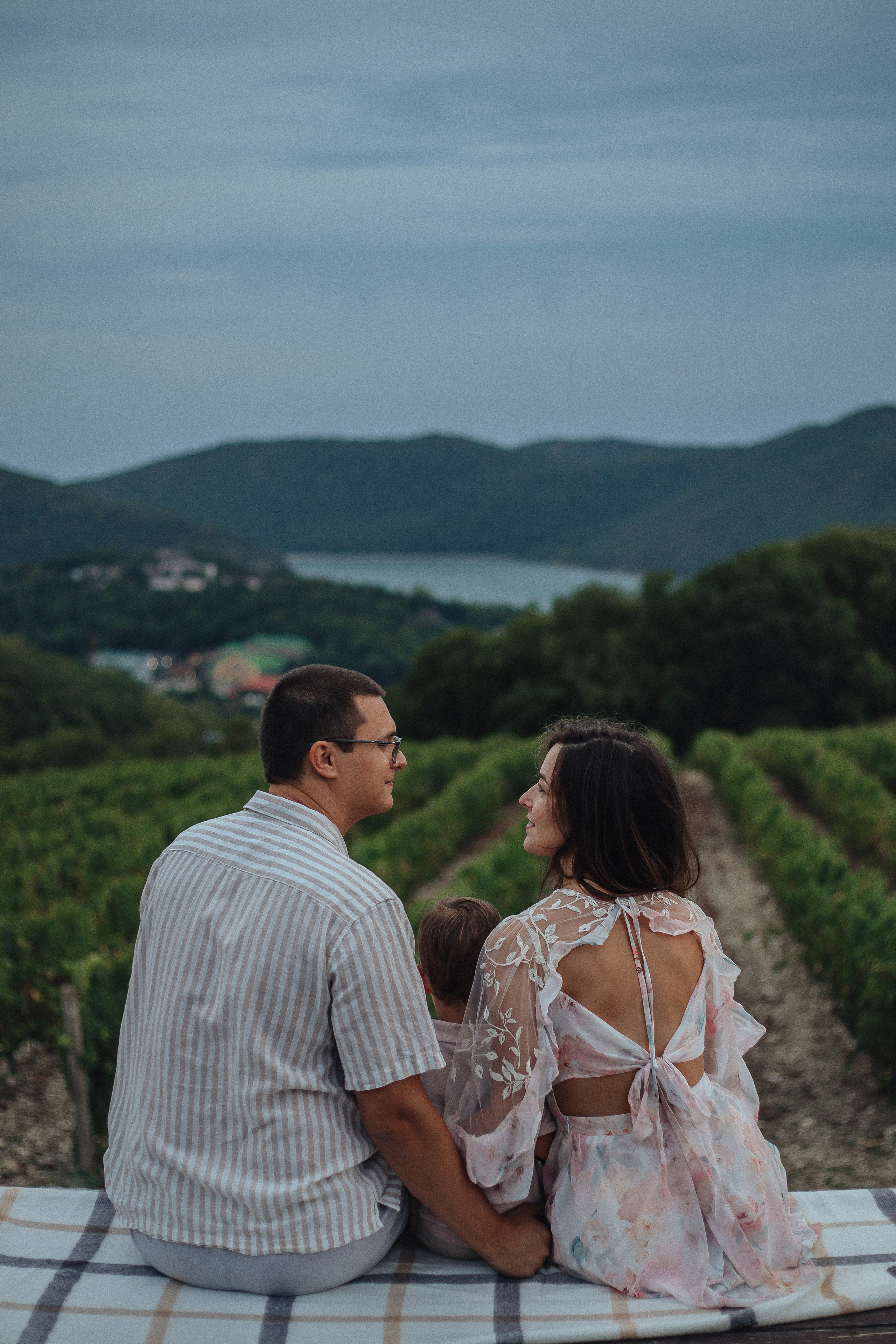 Прогулка у домика виноградаря — о семье, о любви, о счастье ;). Семейный фотограф Новороссийск, Анапа, Геленджик — Юлия Давыдова