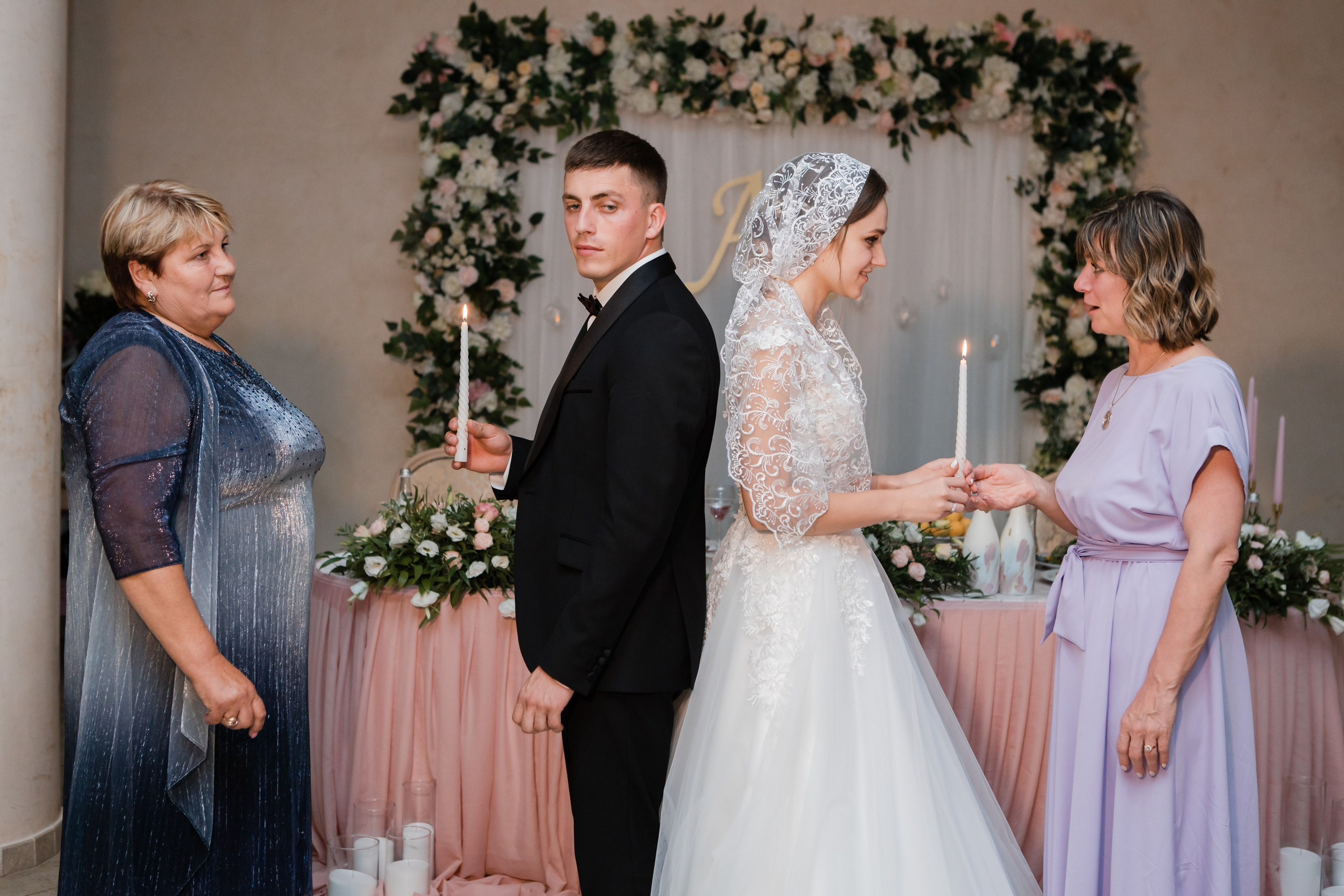 Свадебная фотосъемка Михаила и Ольги. День нашей свадьбы. Видеосъемка и фотосъемка свадеб. Фотограф и оператор на свадьбу. Видеосъемка подкастов, собственная видео-фотостудии. Предметная фотосъемка