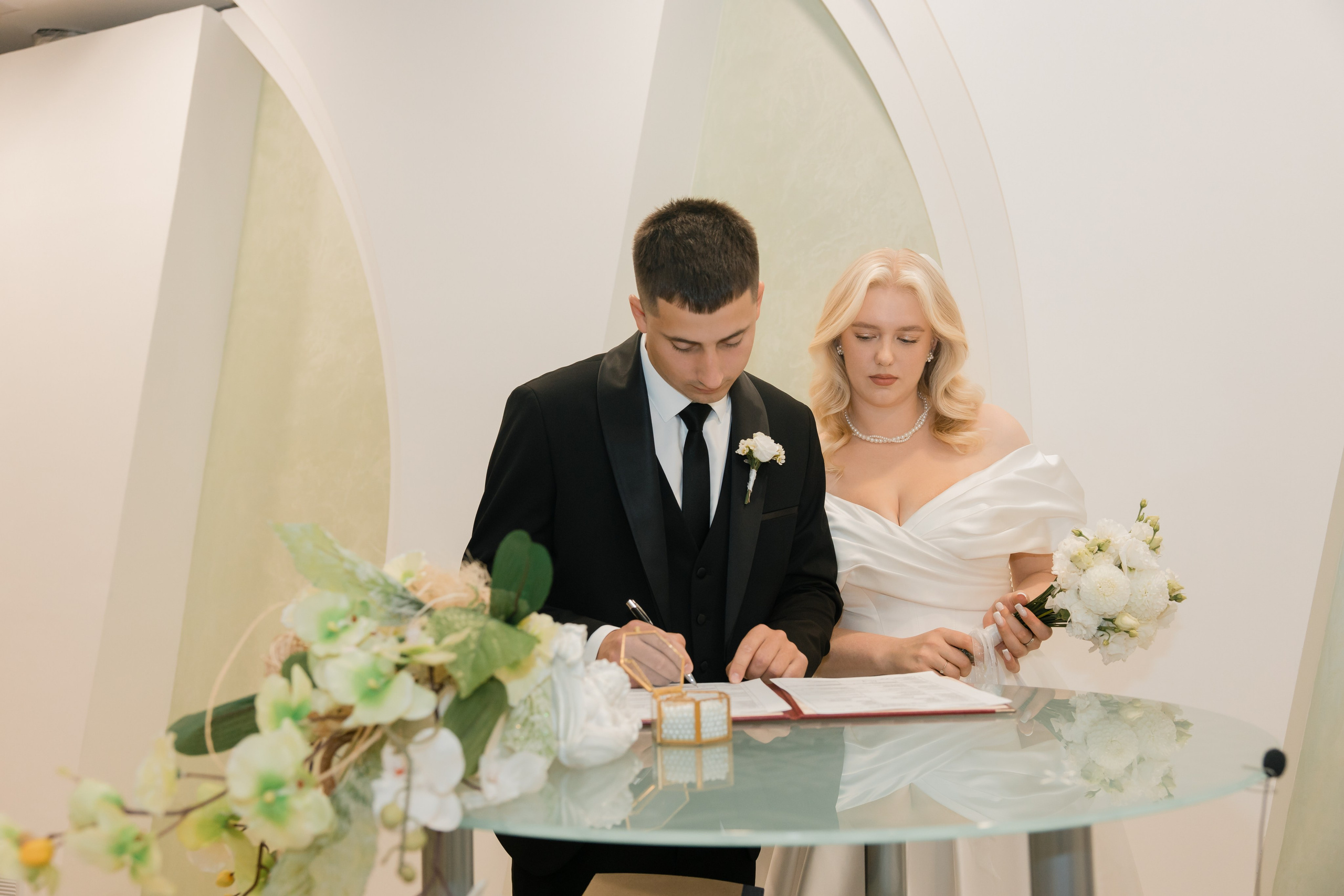 Отдел ЗАГС Администрации Первомайского района. Видеосъемка и фотосъемка свадеб. Фотограф и оператор на свадьбу. Видеосъемка подкастов, собственная видео-фотостудии. Предметная фотосъемка