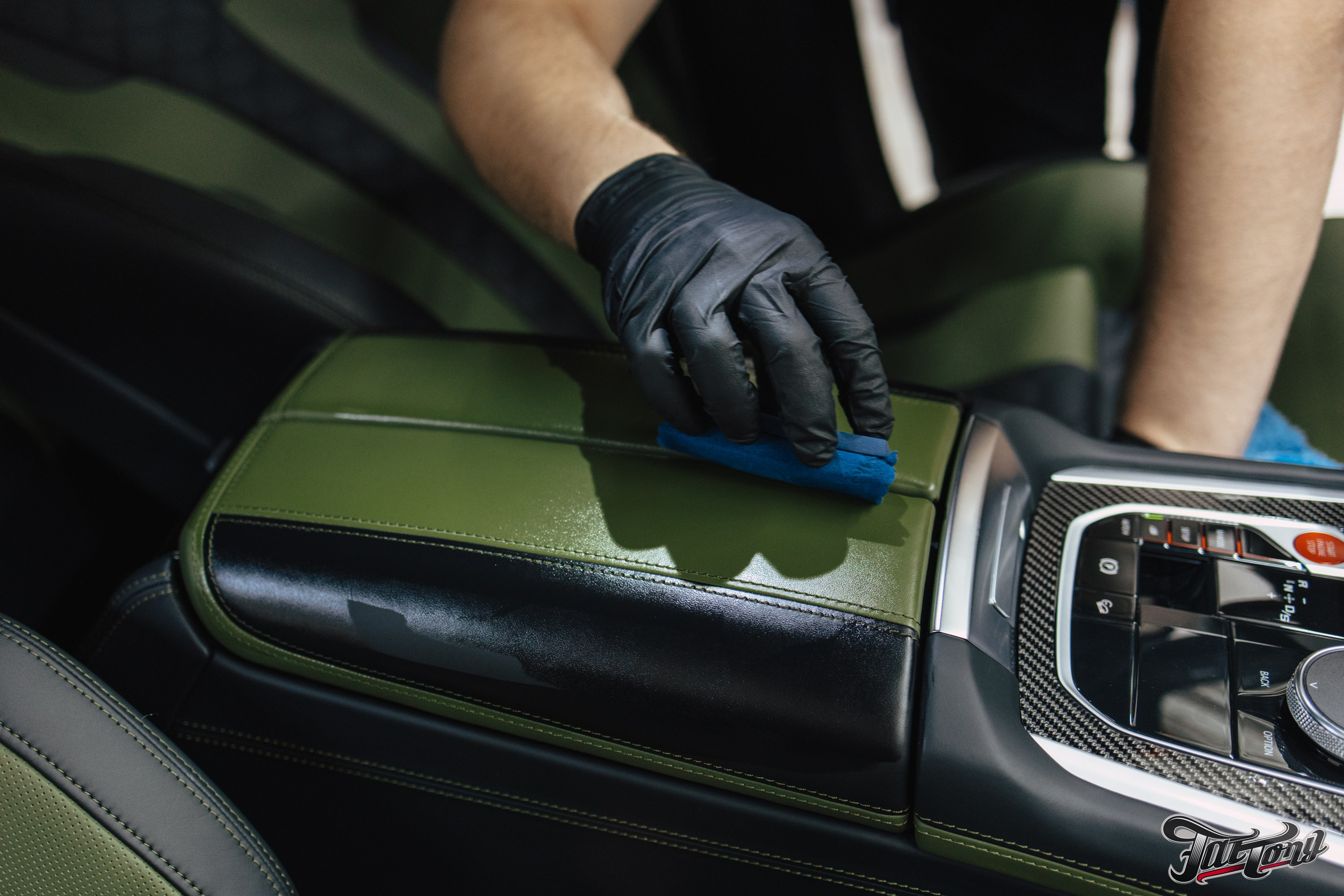 BMW X5M пошив салона в зеленую кожу. DeLorein