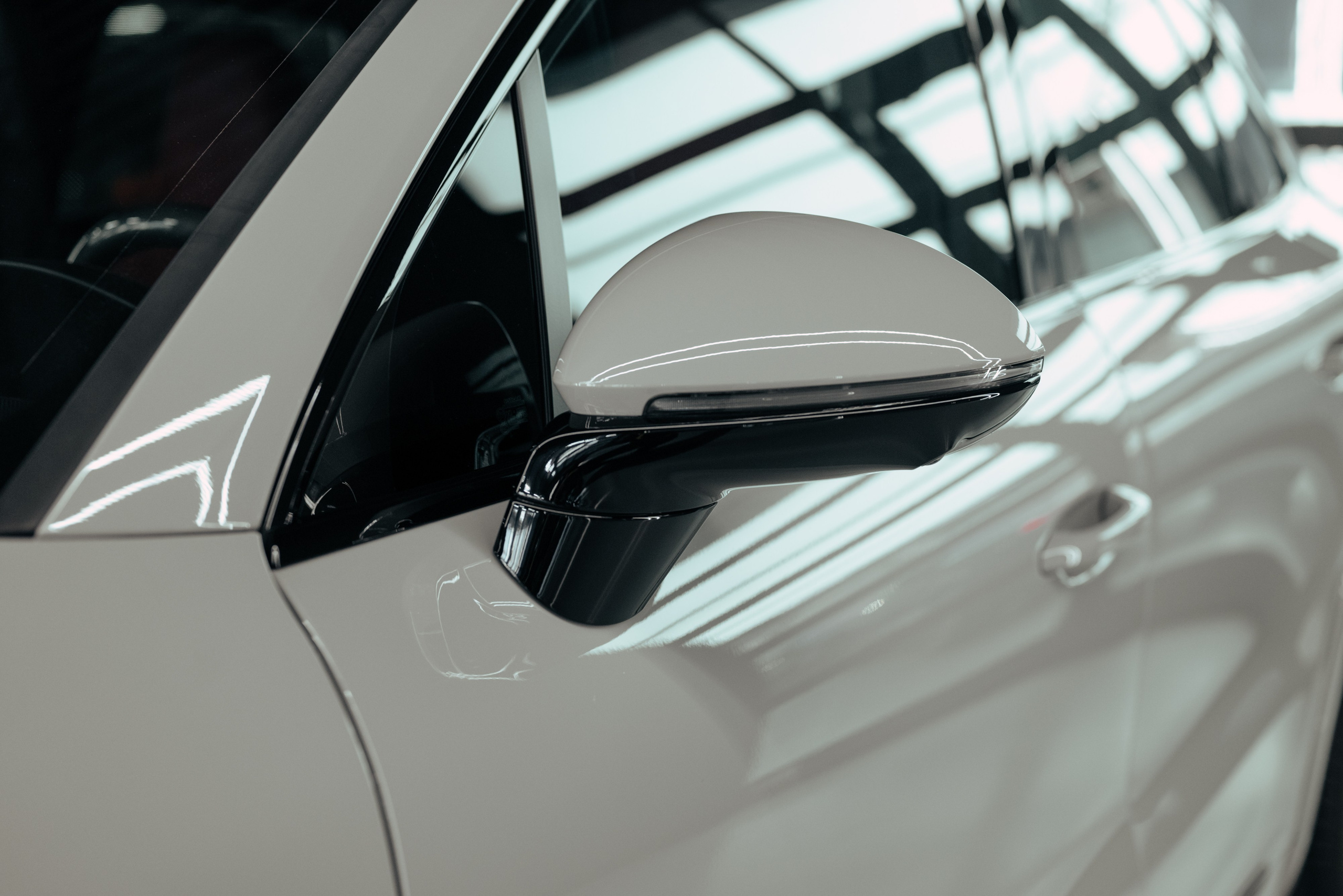 Porsche Cayenne GTS grey on red. DeLorein