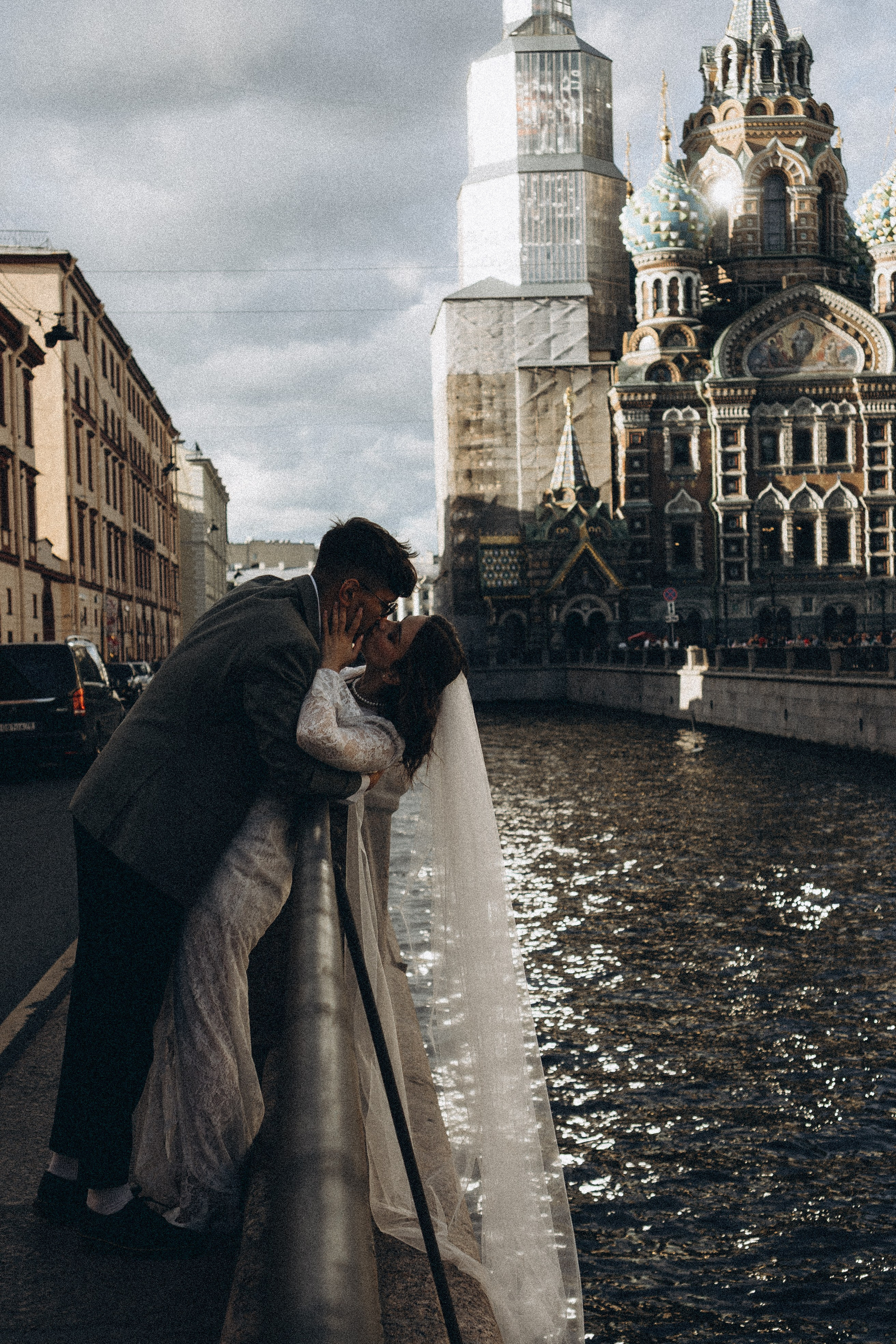 СВАДЕБНАЯ ПРОГУЛКА ВОЗЕ ИСАИКЕВСКОГО СОБОРА АСТОРИИ И ЗАКОНОДАЛЕТНОГО СОБРАНИЯ. Профессиональный фотограф, Санкт-Петербург — Виктория Богомолова