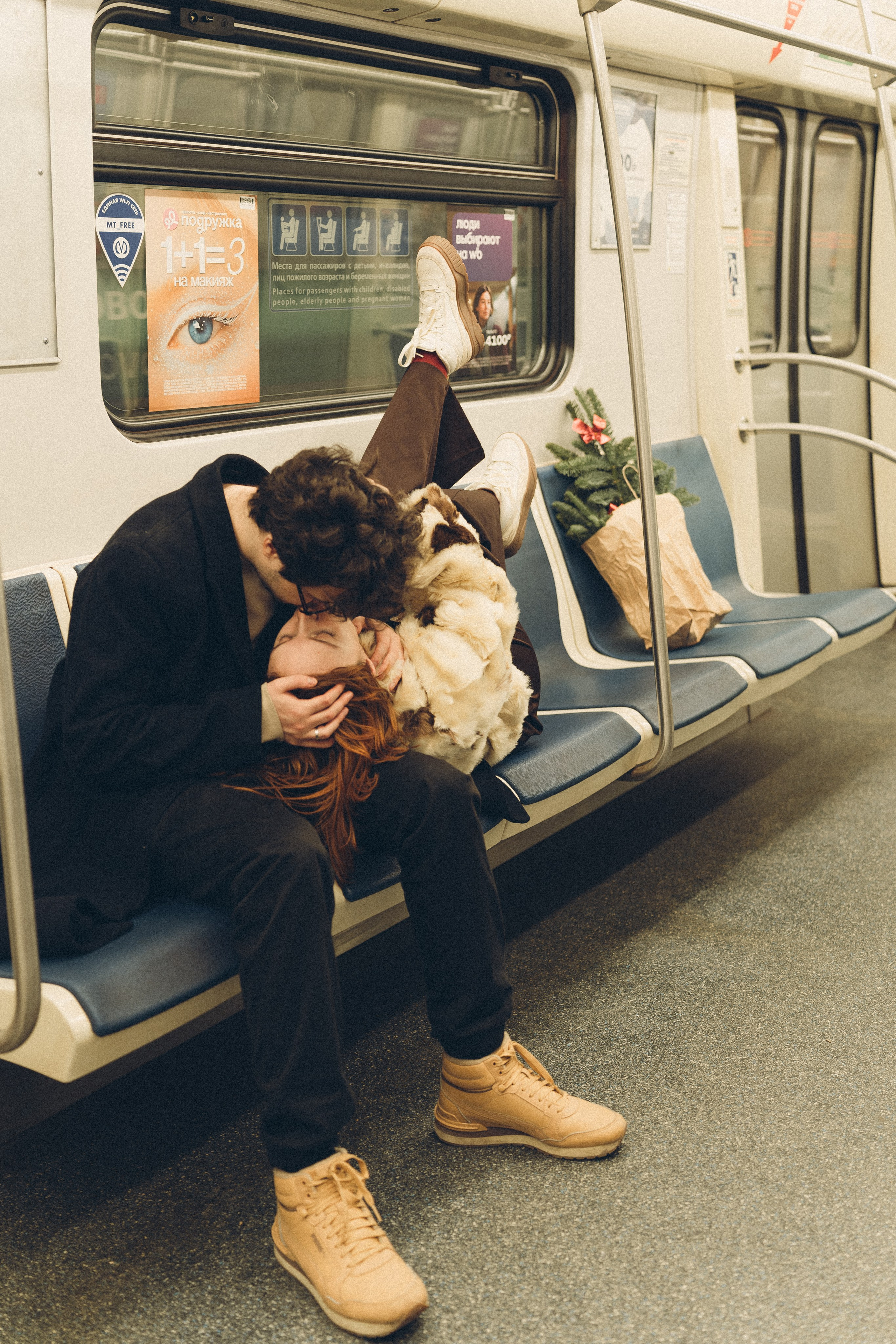 НОВОГОДНЯЯ ФОТОСЕСИИЯ ПАРЫ В МЕТРО ЛЮБОВЬ. Профессиональный фотограф, Санкт-Петербург — Виктория Богомолова