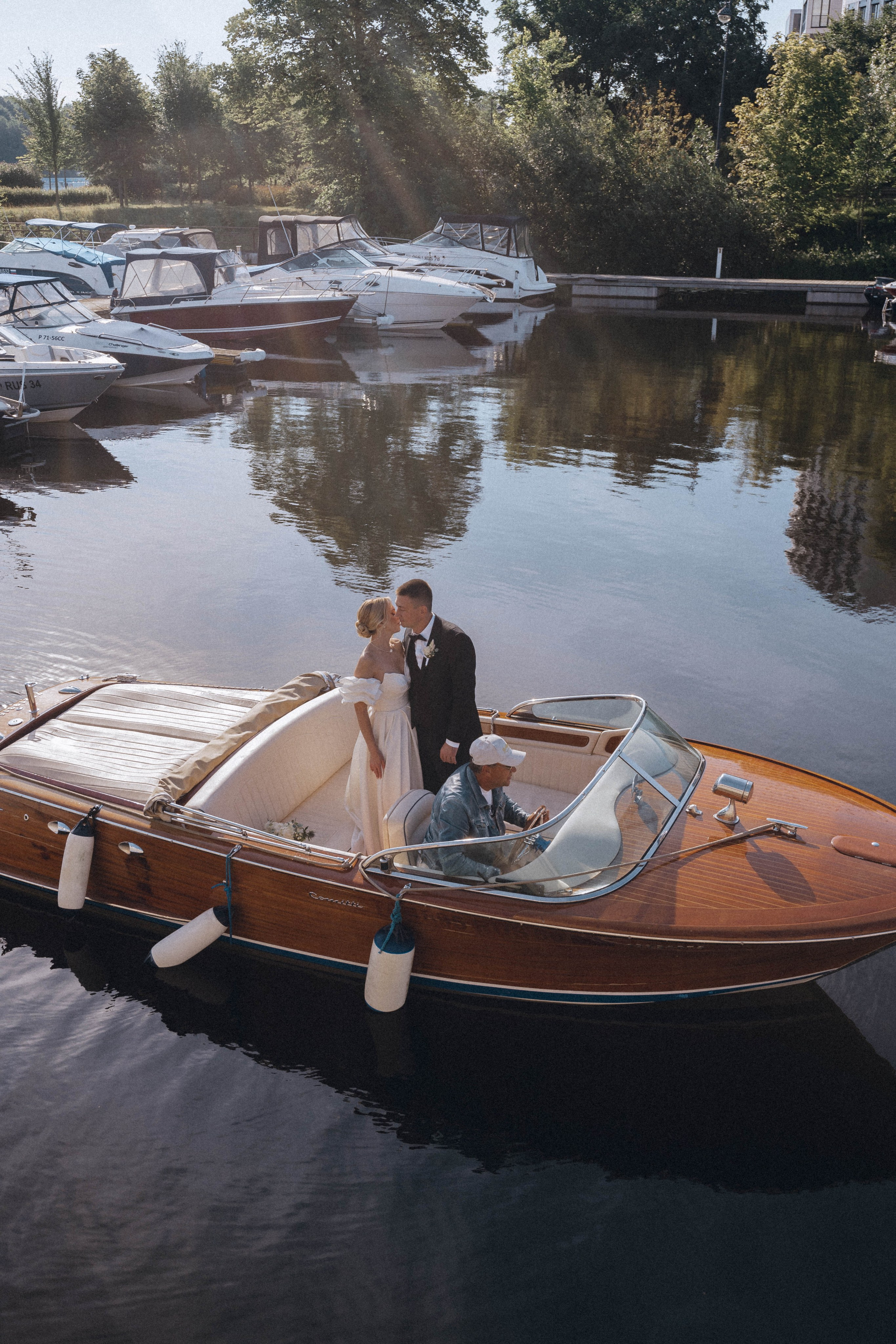 СВАДЕНБНАЯ СЬЕМКА НА КАТЕРЕ ПО КАНАЛАМ САНКТ-ПЕТЕРБУРГА И В АКВАТОРИИ НЕВЫ. Профессиональный фотограф, Санкт-Петербург — Виктория Богомолова