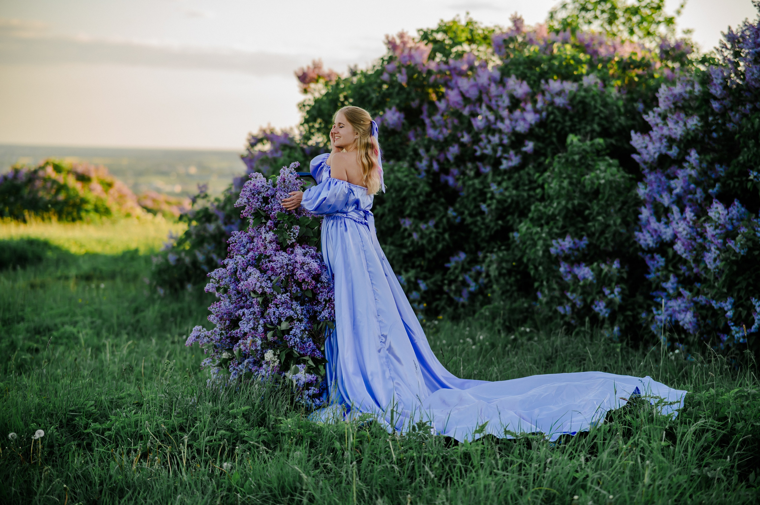 Юлия и сирень. Свадебный и семейный фотограф Евгения Кононова