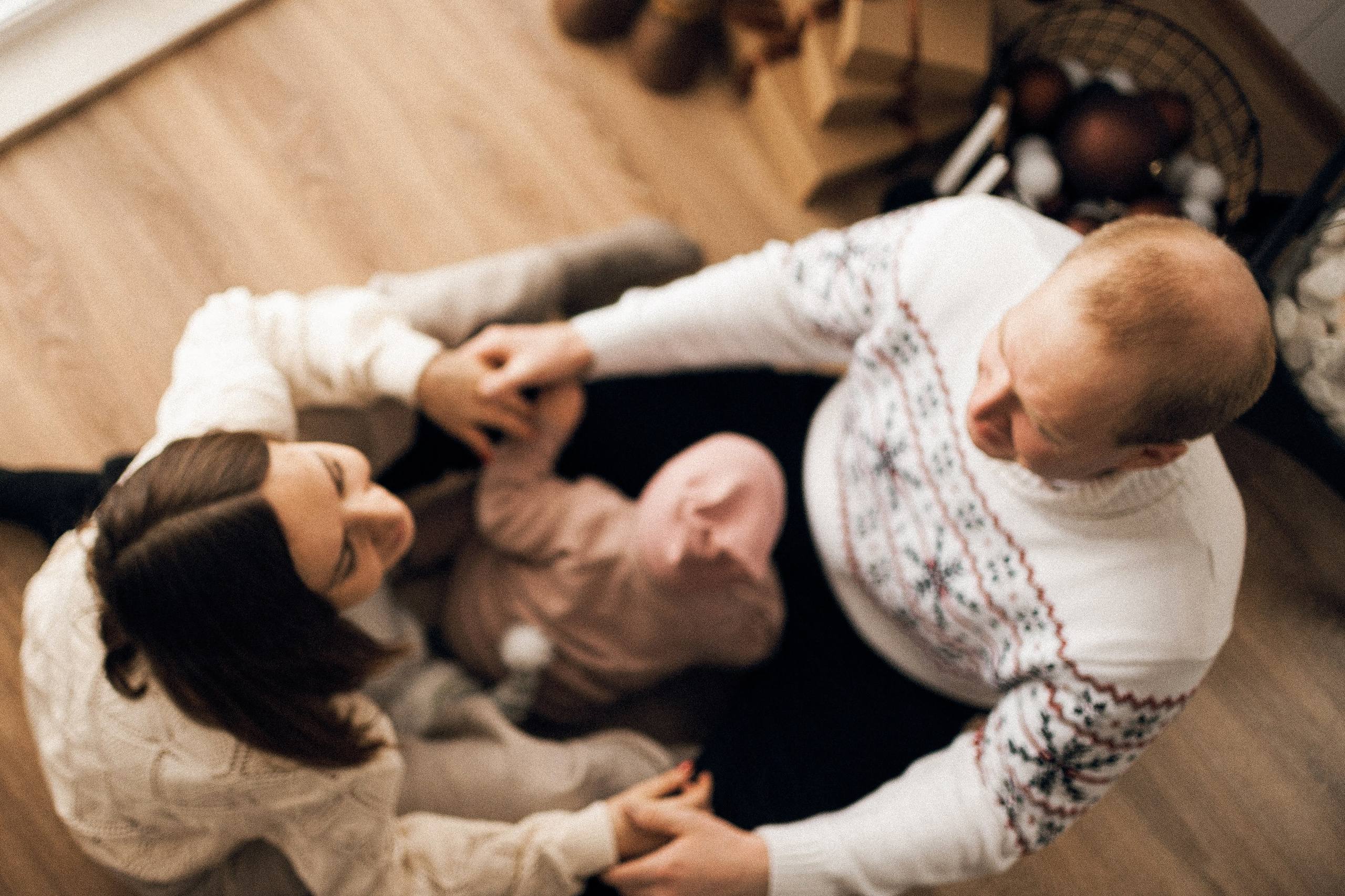 Тренды новогодних съемок 2025. Фотограф в Екатеринбурге Артём Зайнетдинов