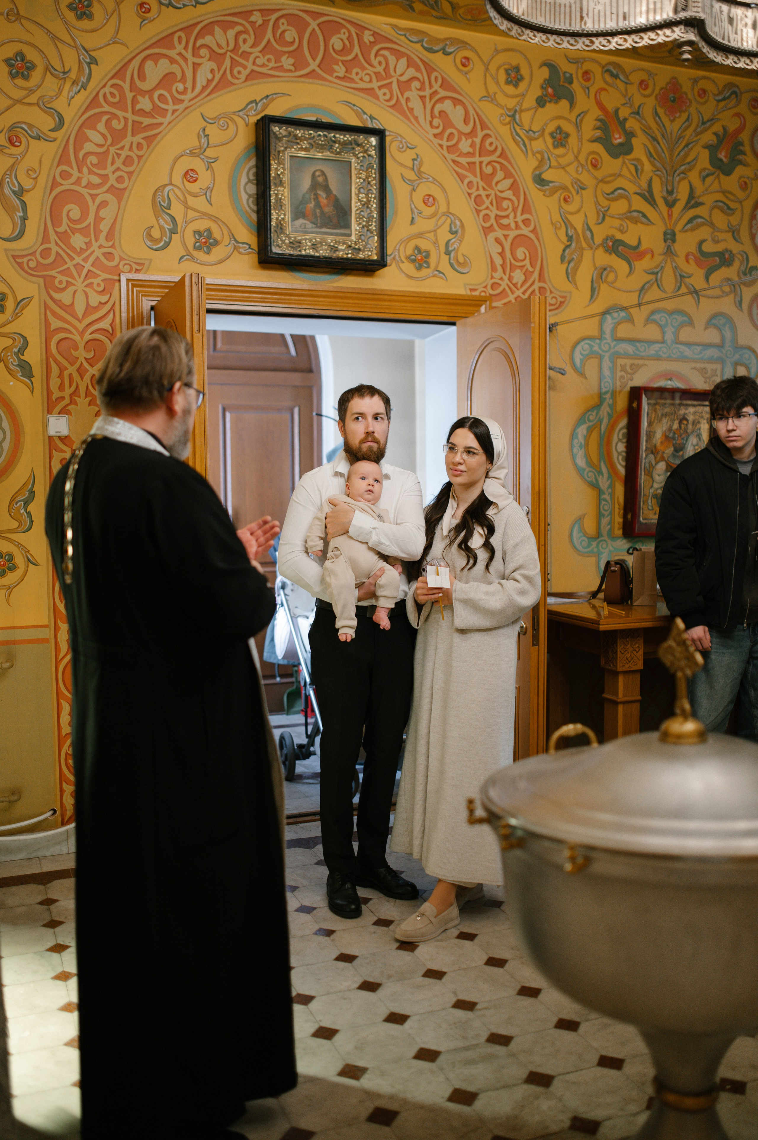 Крещение в Храме Воздвижения Креста Господня в Алтуфьеве. Семейный и свадебный фотограф в Москве Татьяна Николаева