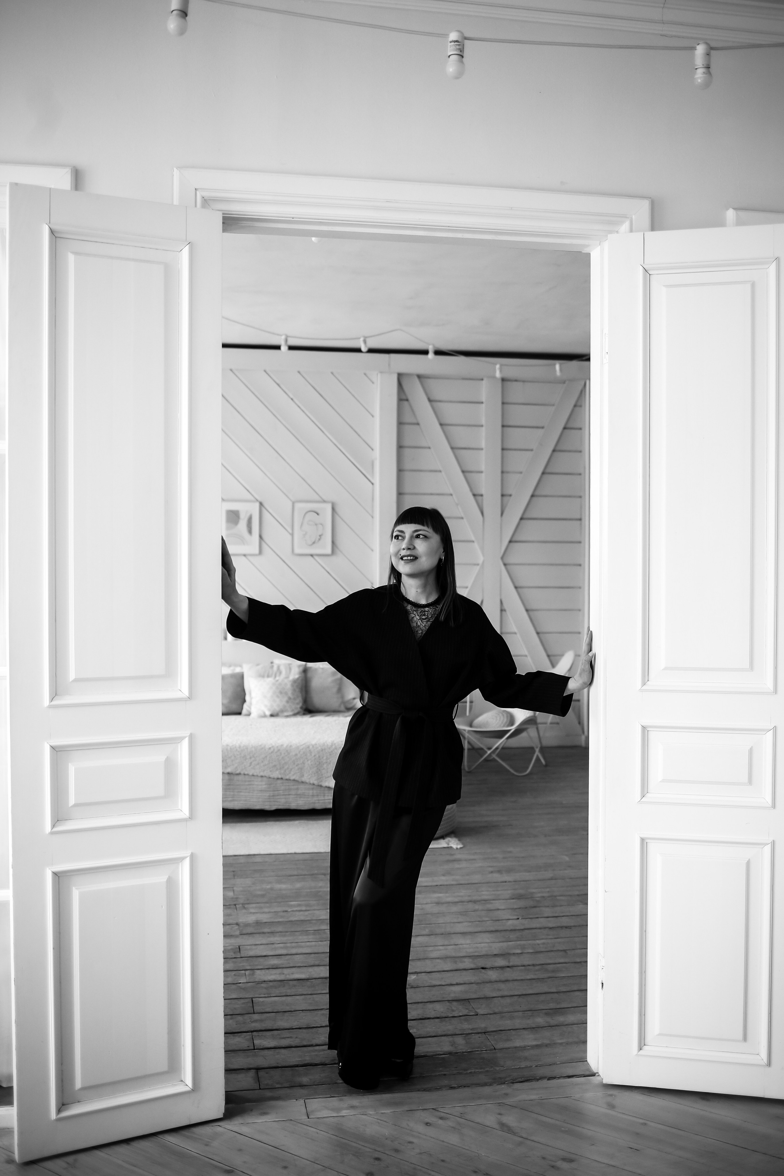 фотосессия для девушке в черно-белом формате красиво и стильно