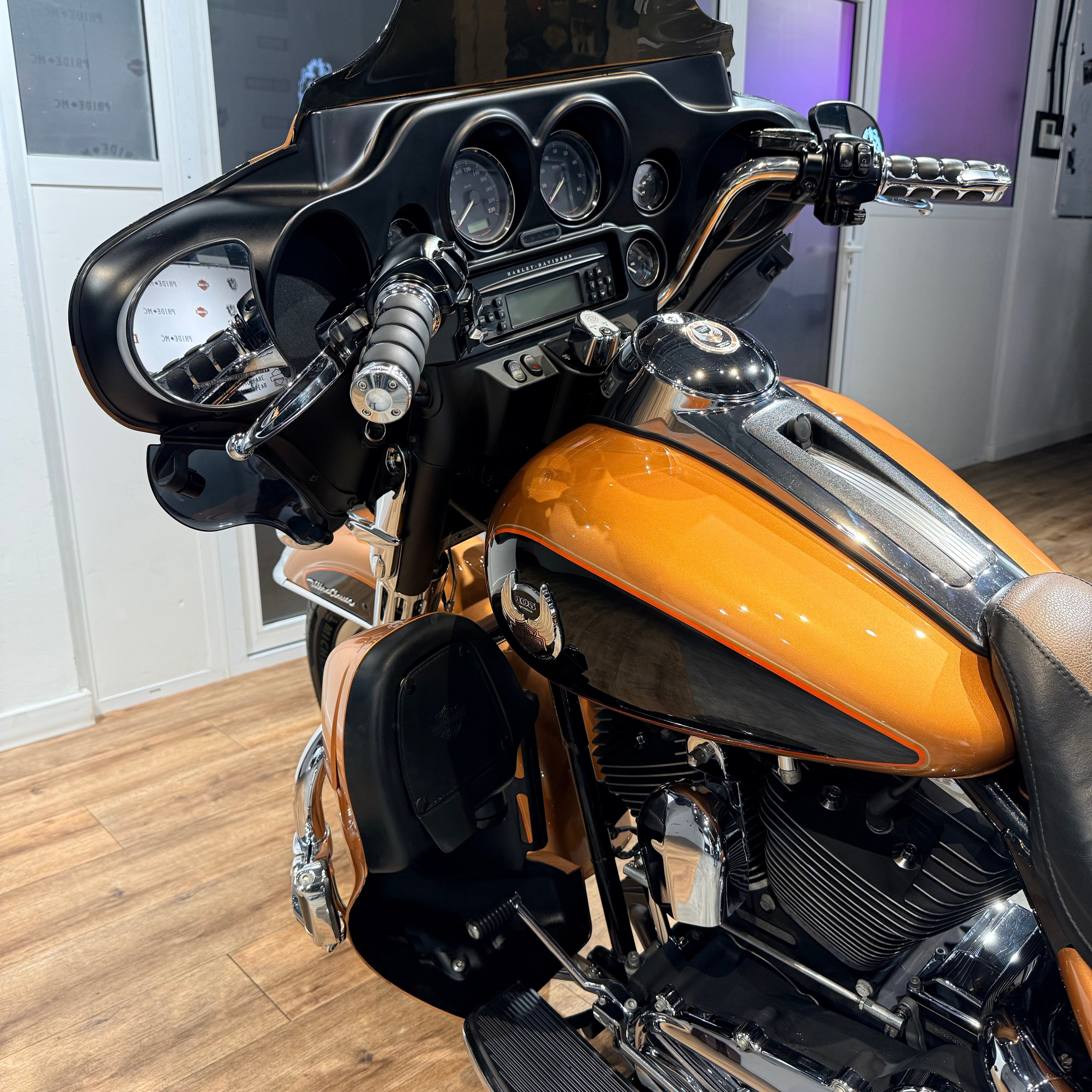 Купить Harley-Davidson 2008 HD Electra Glide Ultra (Anniversary Copper) (Touring) — подробнее на сайте. Hello Davidson, Москва. Только хорошие мотоциклы…