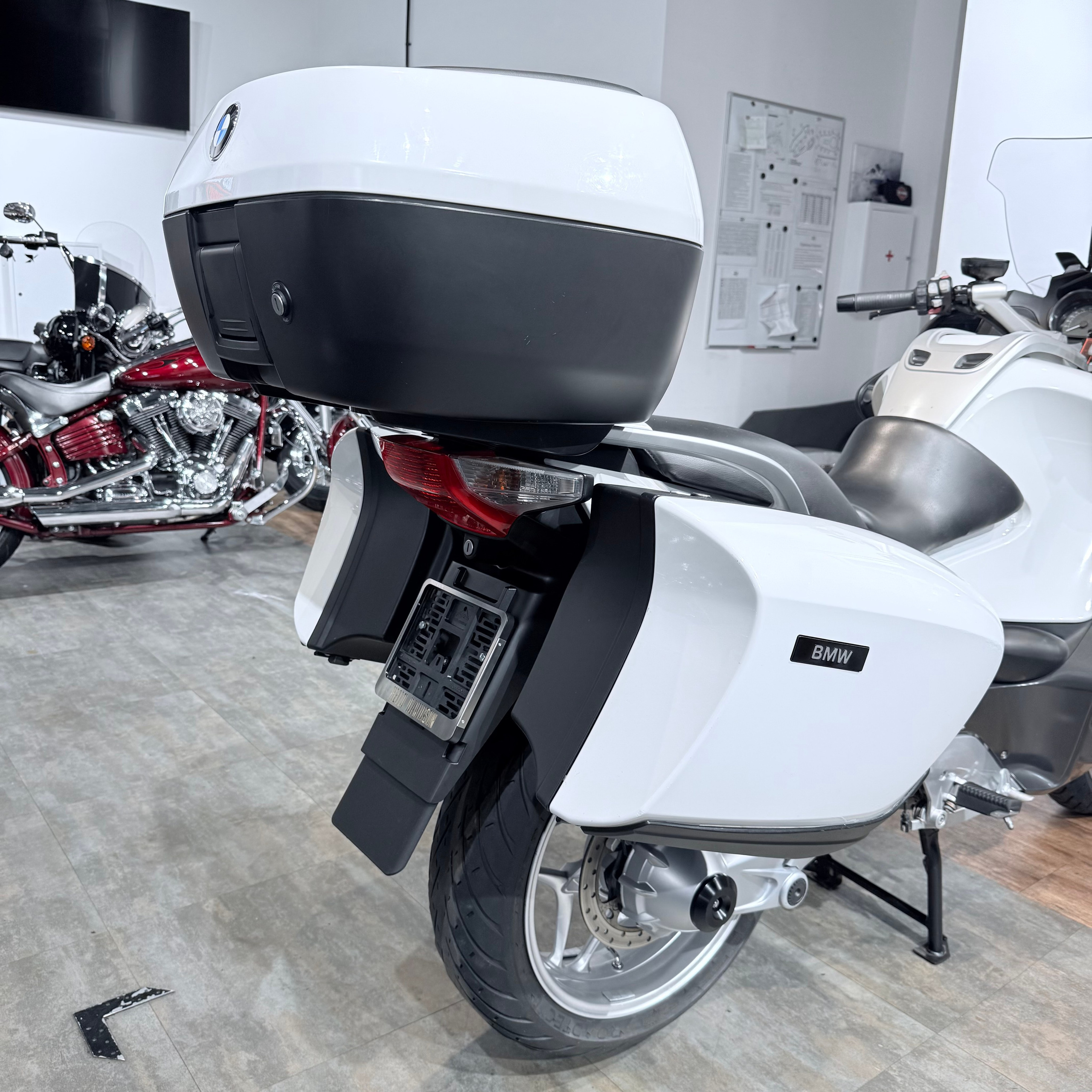 2011 ВМW R1200RТ Alpine White. Hello Davidson, Москва. Только хорошие мотоциклы…