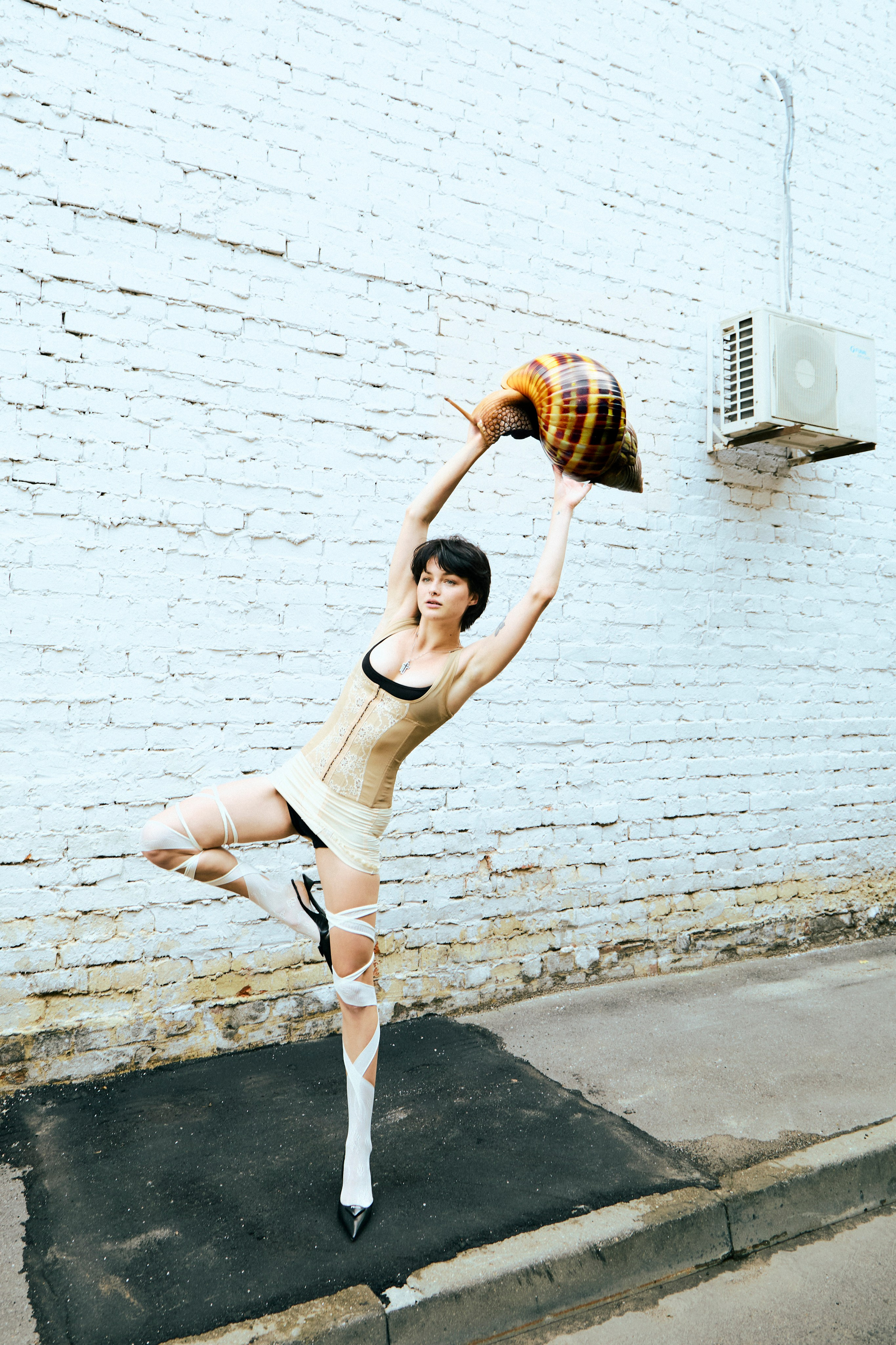 Alan (lumpenmen). Arina Kharakhashian